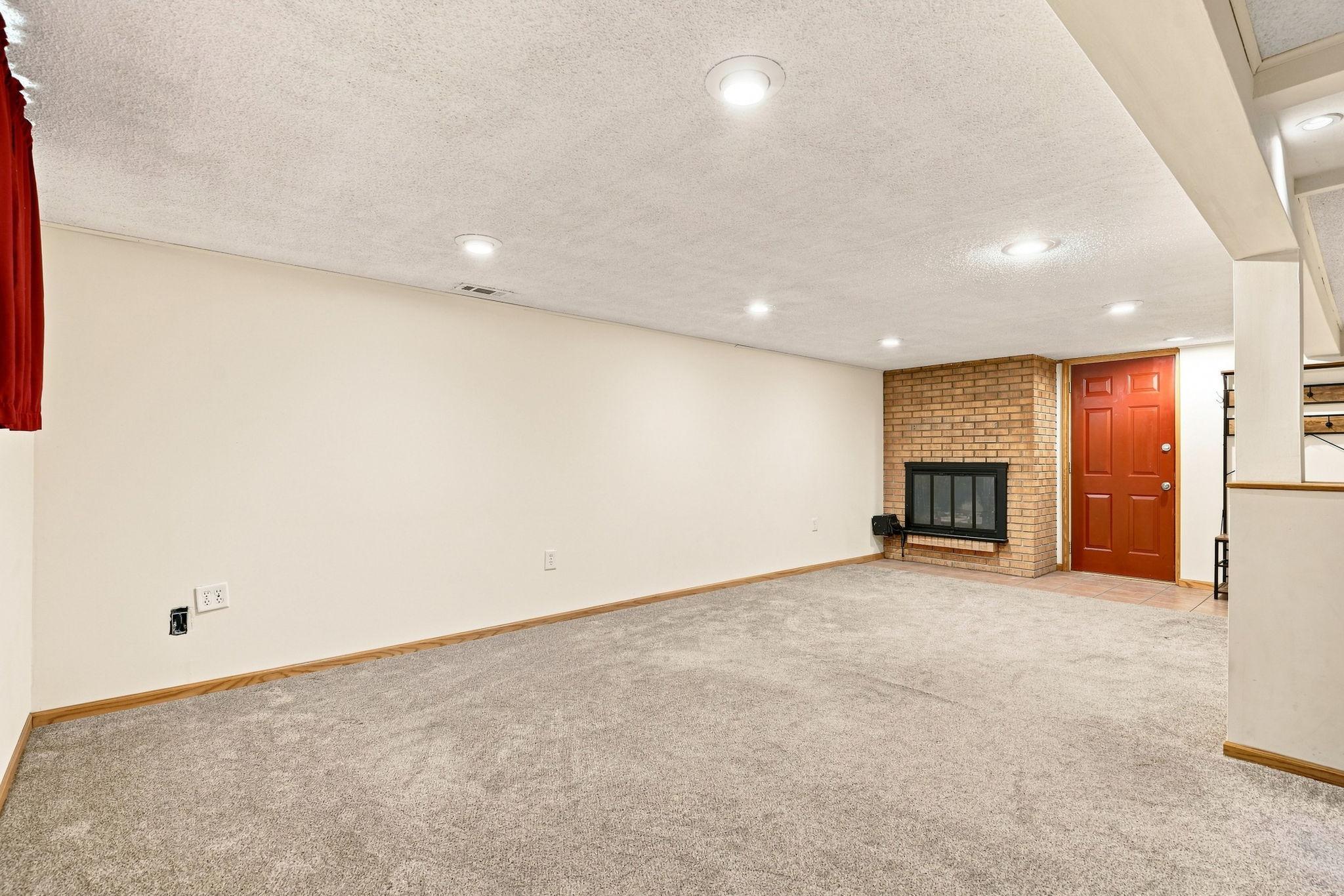 View of Residential at 1101 Lynde Drive, Fridley MN 55432, Fridley (28 of 42) - Mike Wilen | Minnesota Team Real Estate