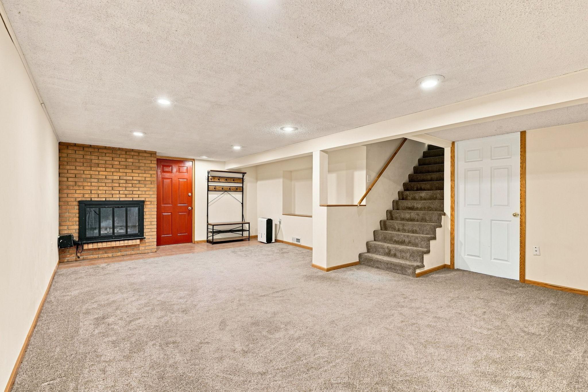 View of Residential at 1101 Lynde Drive, Fridley MN 55432, Fridley (27 of 42) - Mike Wilen | Minnesota Team Real Estate