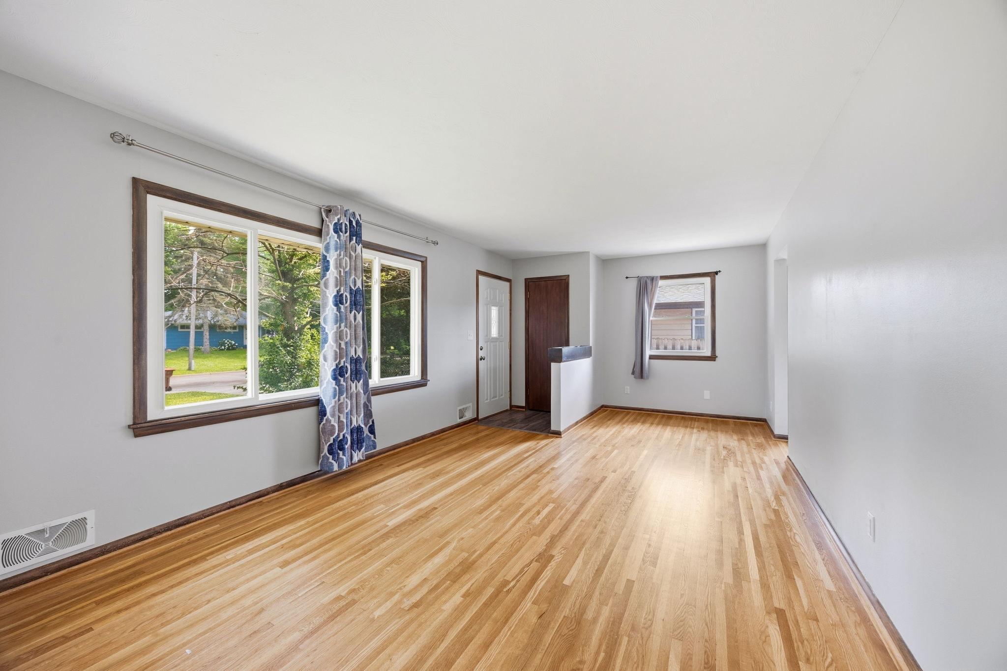 View of Residential at 821 Sterling Street, Maplewood MN 55119, Maplewood (8 of 22) - Mike Wilen | Minnesota Team Real Estate