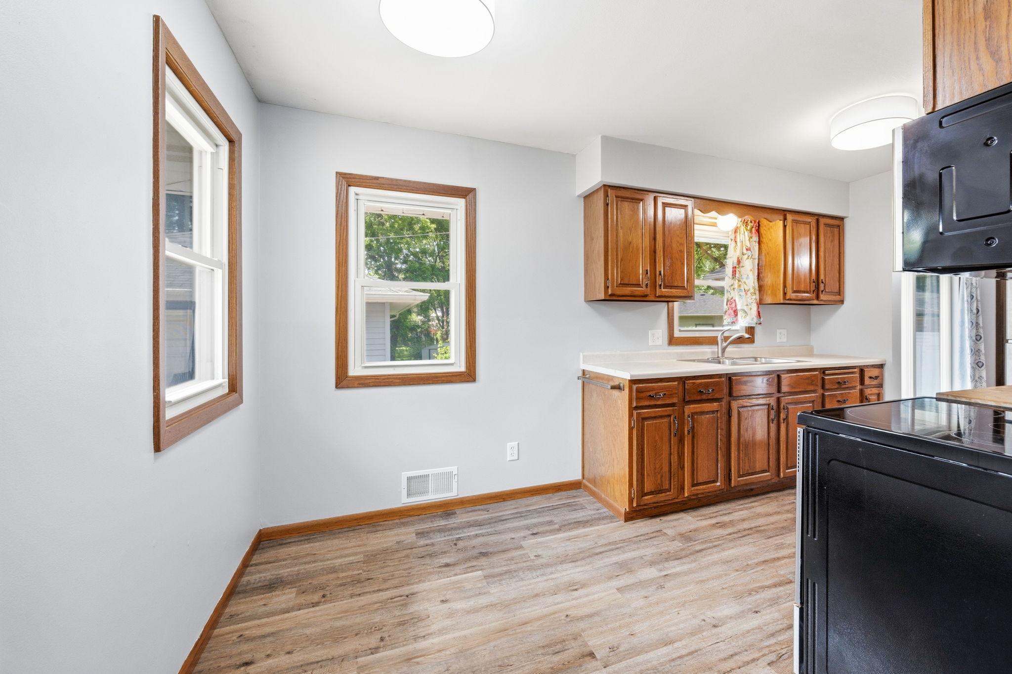 View of Residential at 821 Sterling Street, Maplewood MN 55119, Maplewood (4 of 22) - Mike Wilen | Minnesota Team Real Estate