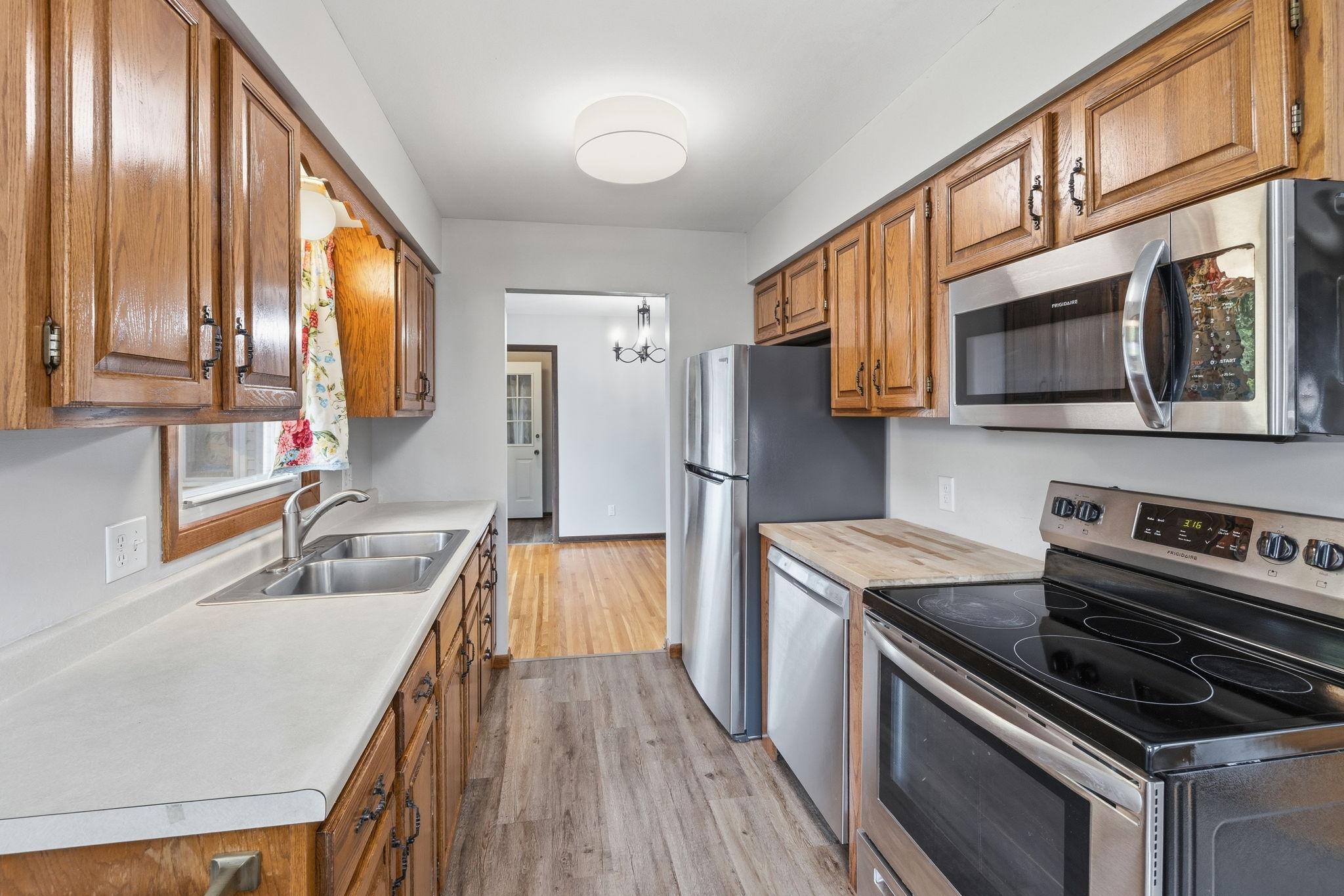 View of Residential at 821 Sterling Street, Maplewood MN 55119, Maplewood (6 of 22) - Mike Wilen | Minnesota Team Real Estate