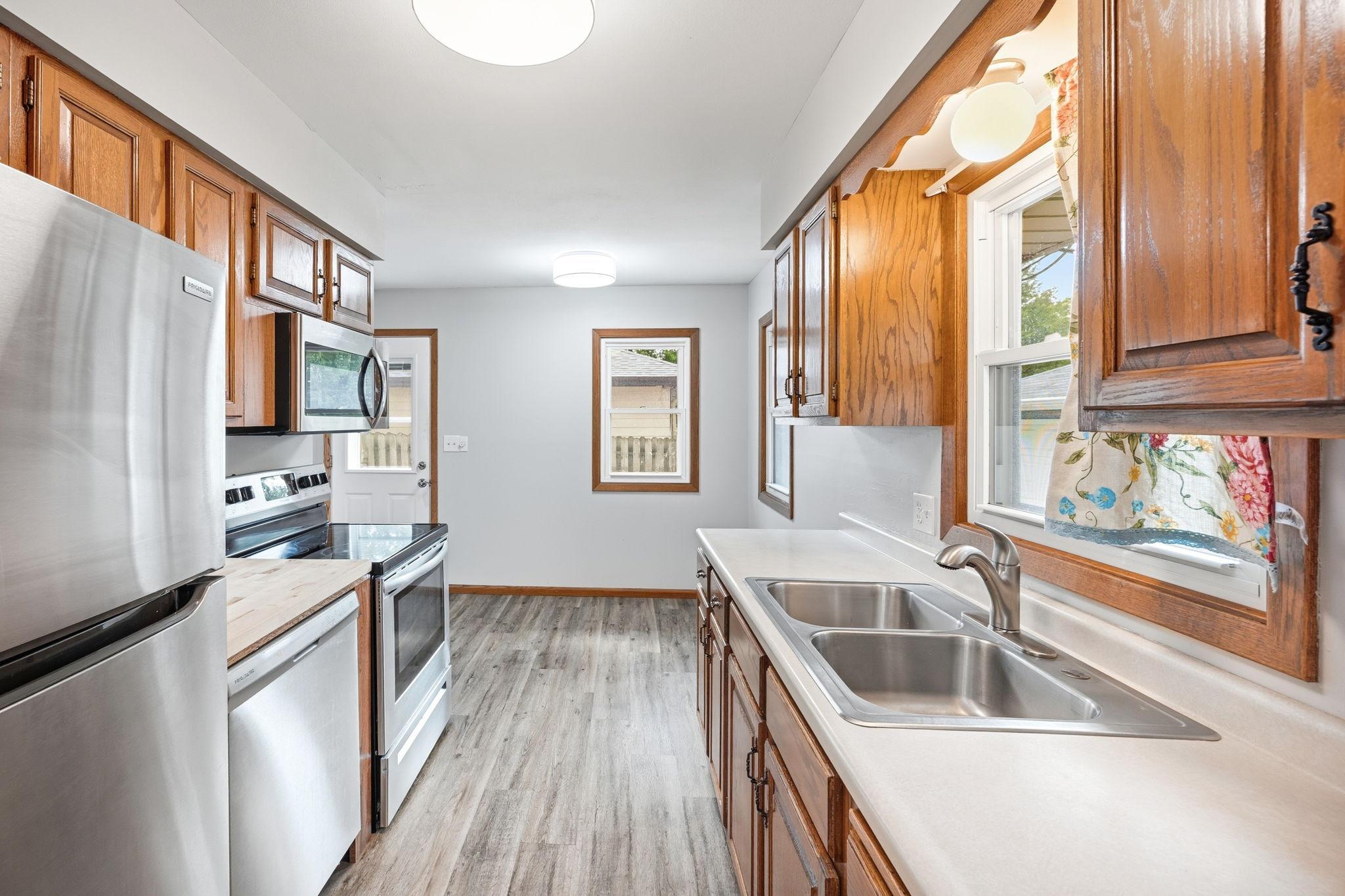 View of Residential at 821 Sterling Street, Maplewood MN 55119, Maplewood (5 of 22) - Mike Wilen | Minnesota Team Real Estate