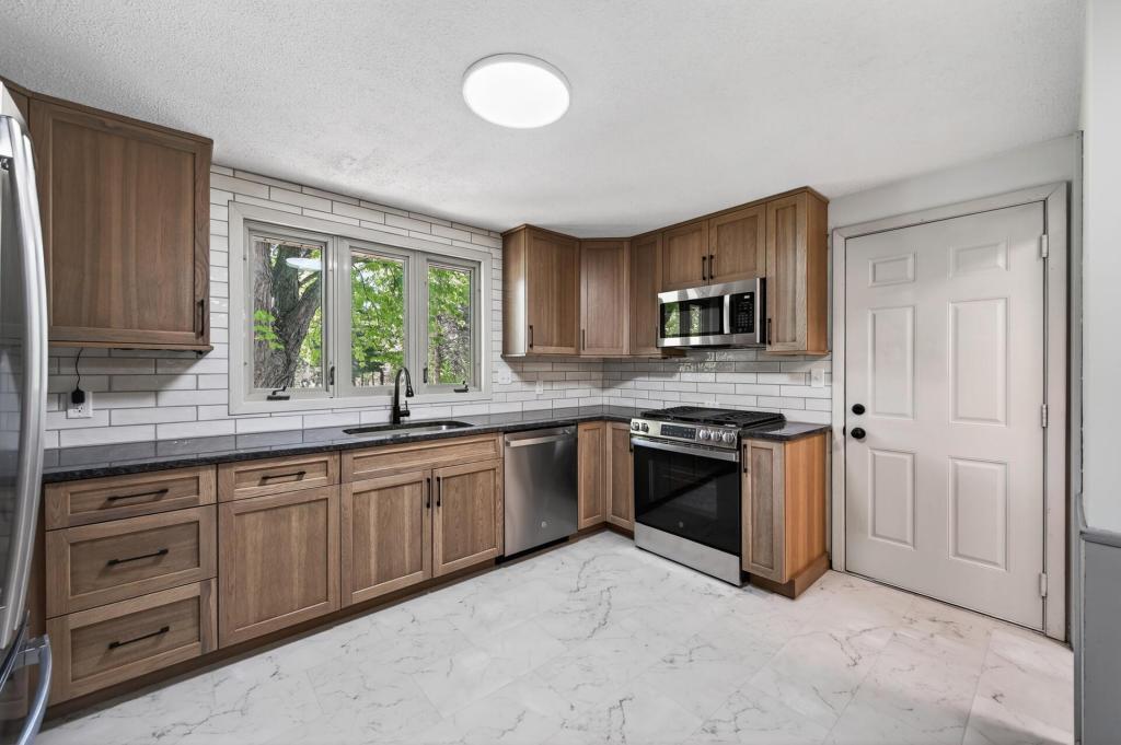 View of Residential at 1357 County Road H2, White Bear Lake MN 55110, White Bear Lake (27 of 31) - Mike Wilen | Minnesota Team Real Estate