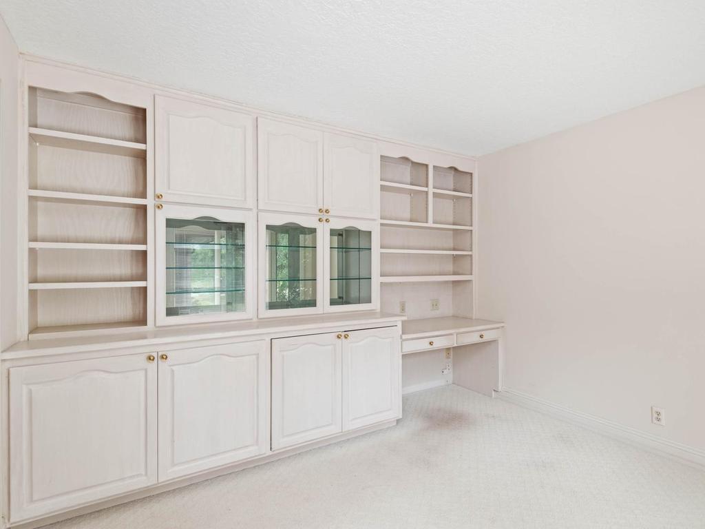 View of Residential at 7786 Lochmere Terrace, Edina MN 55439, Edina (17 of 39) - Mike Wilen | Minnesota Team Real Estate