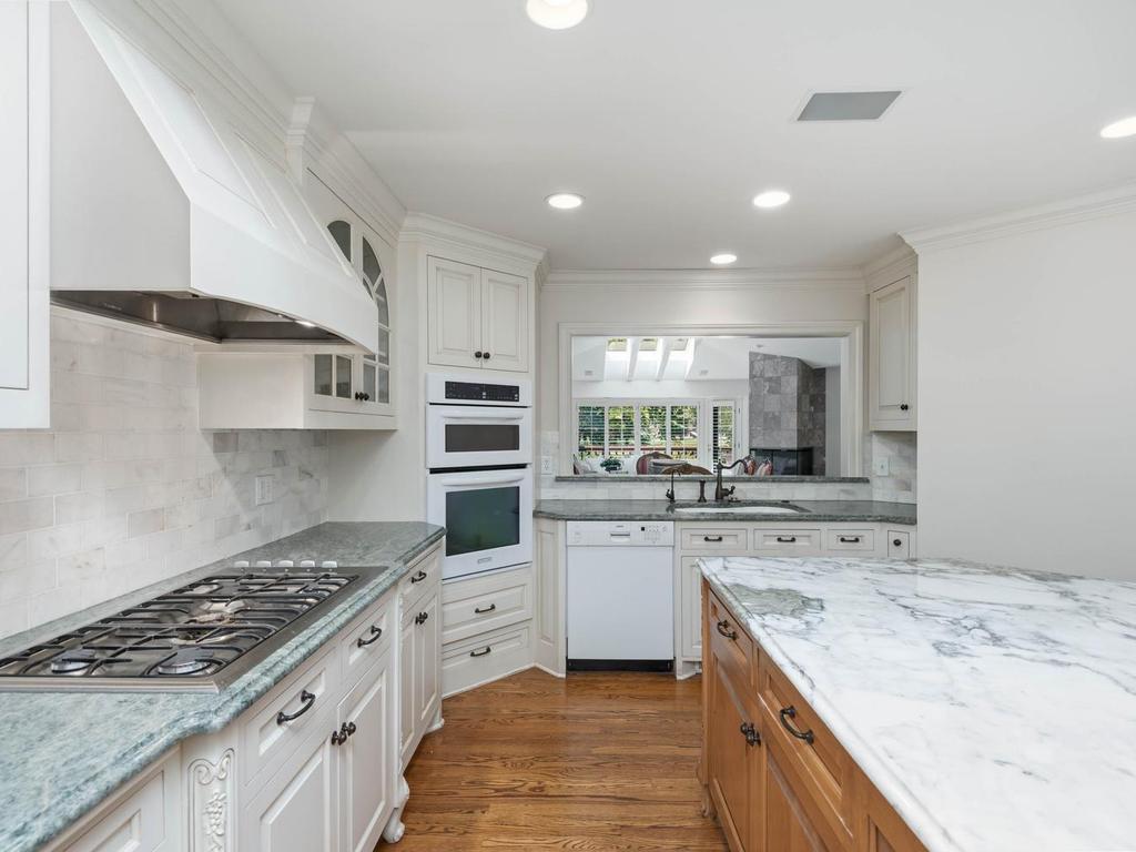 View of Residential at 7786 Lochmere Terrace, Edina MN 55439, Edina (15 of 39) - Mike Wilen | Minnesota Team Real Estate