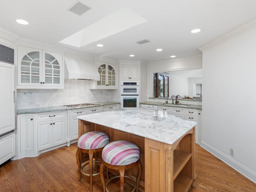 View of Residential at 7786 Lochmere Terrace, Edina MN 55439, Edina (13 of 39) - Mike Wilen | Minnesota Team Real Estate