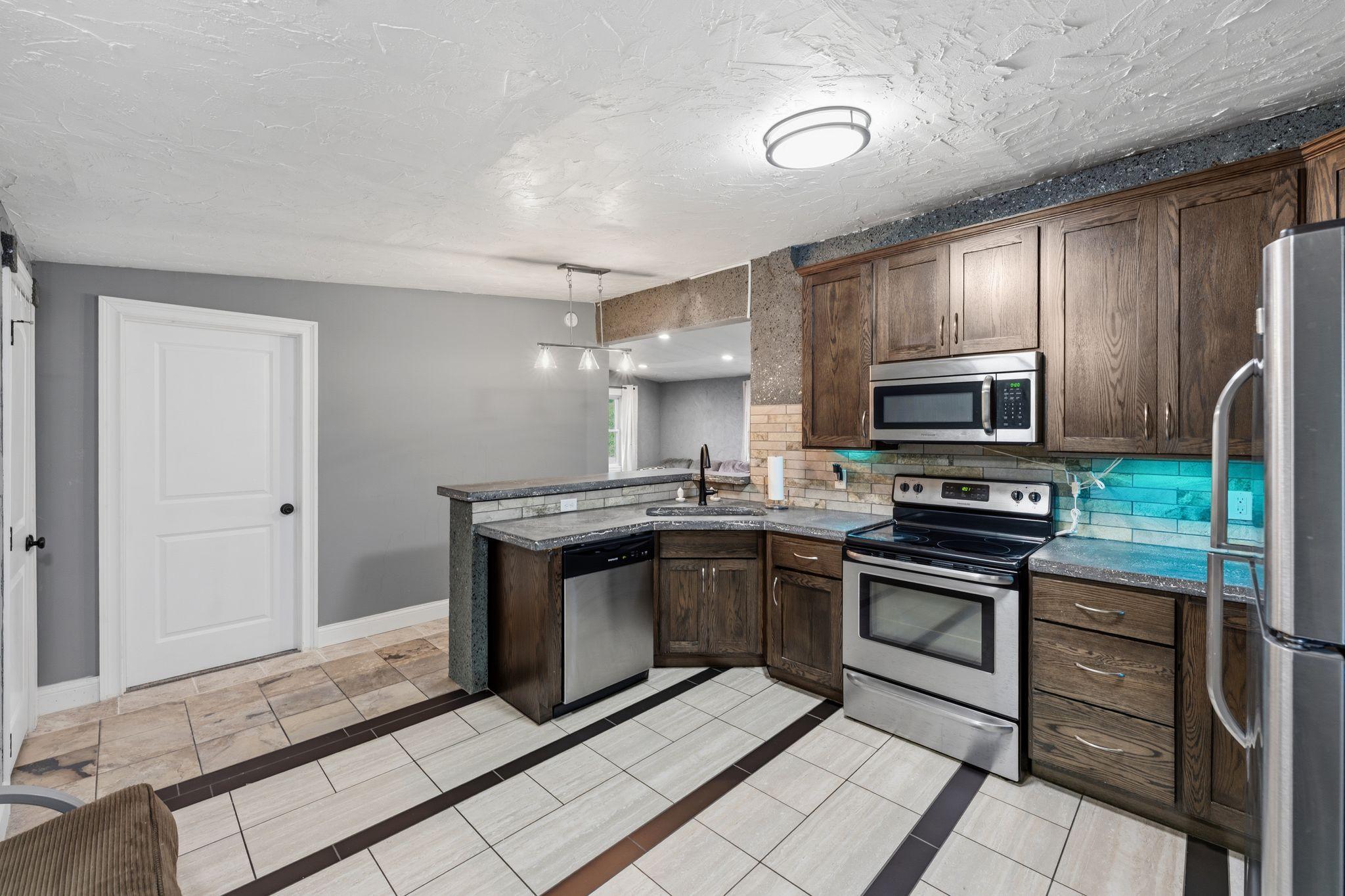 View of Residential at 1231 Hewitt Avenue, Saint Paul MN 55104, Saint Paul (2 of 35) - Mike Wilen | Minnesota Team Real Estate