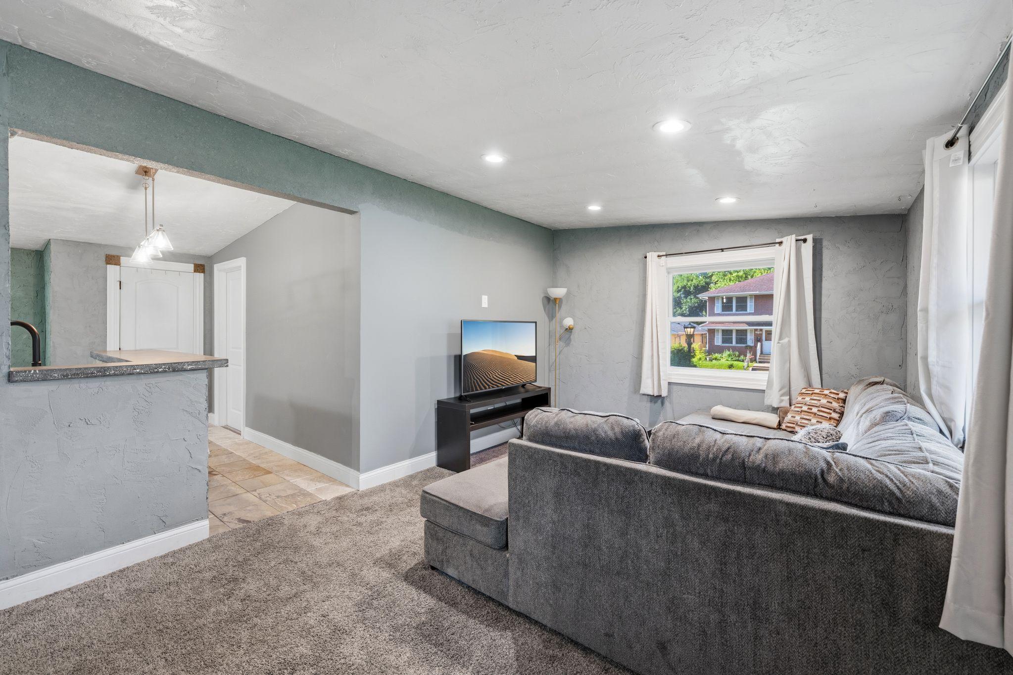 View of Residential at 1231 Hewitt Avenue, Saint Paul MN 55104, Saint Paul (4 of 35) - Mike Wilen | Minnesota Team Real Estate