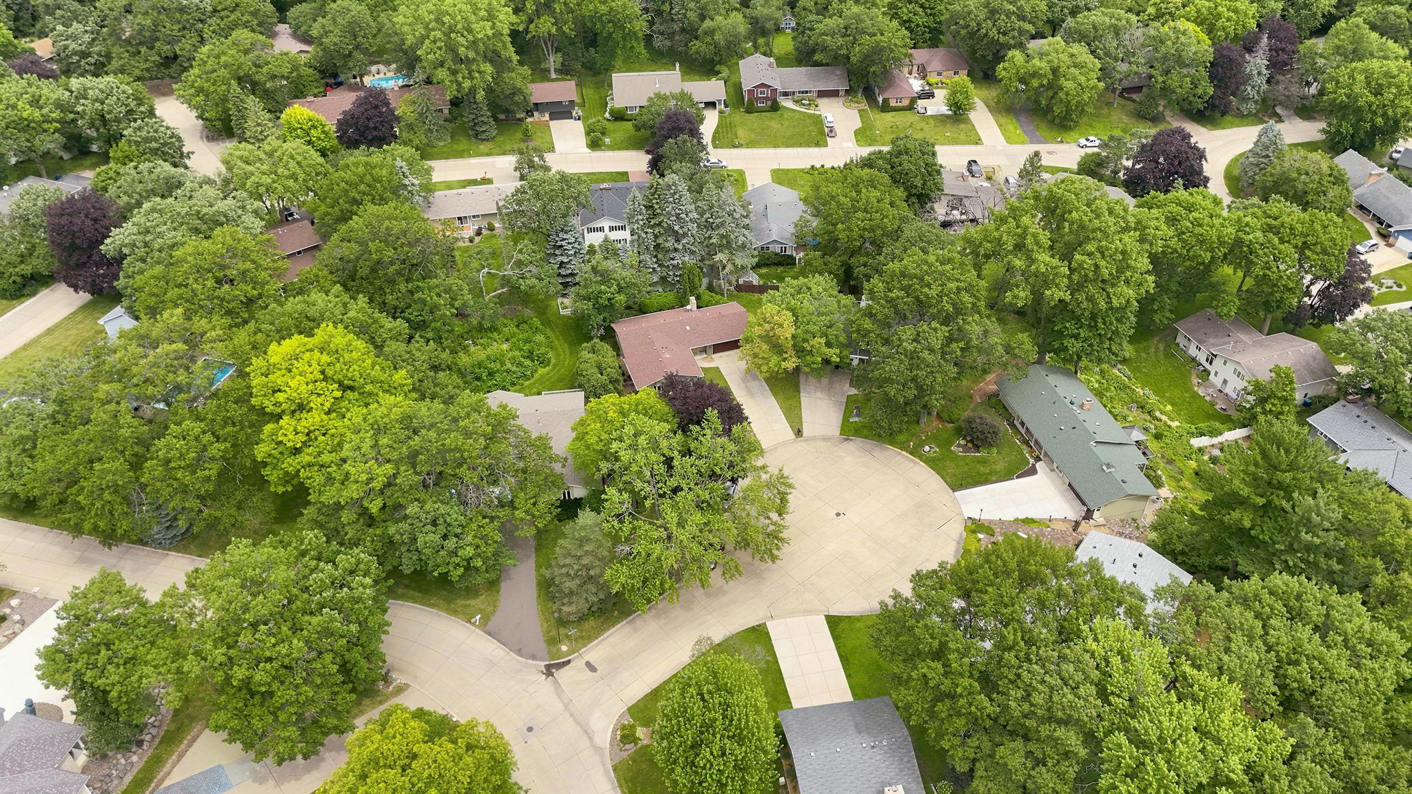 View of Residential at 1527 Windemere Circle, Fridley MN 55421, Fridley (33 of 37) - Mike Wilen | Minnesota Team Real Estate
