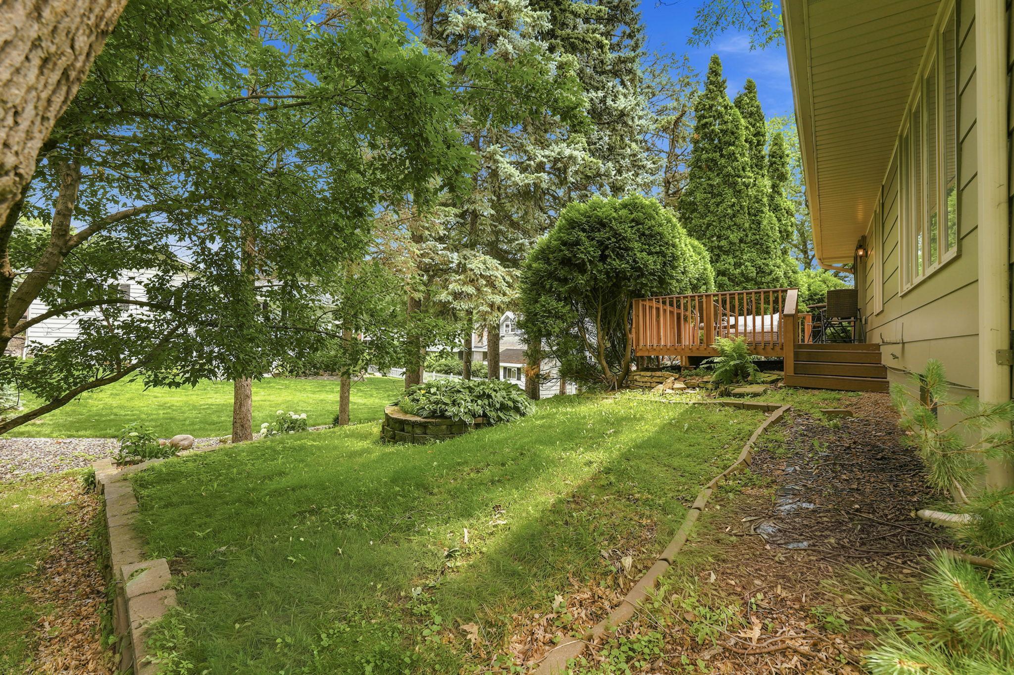 View of Residential at 1527 Windemere Circle, Fridley MN 55421, Fridley (29 of 37) - Mike Wilen | Minnesota Team Real Estate