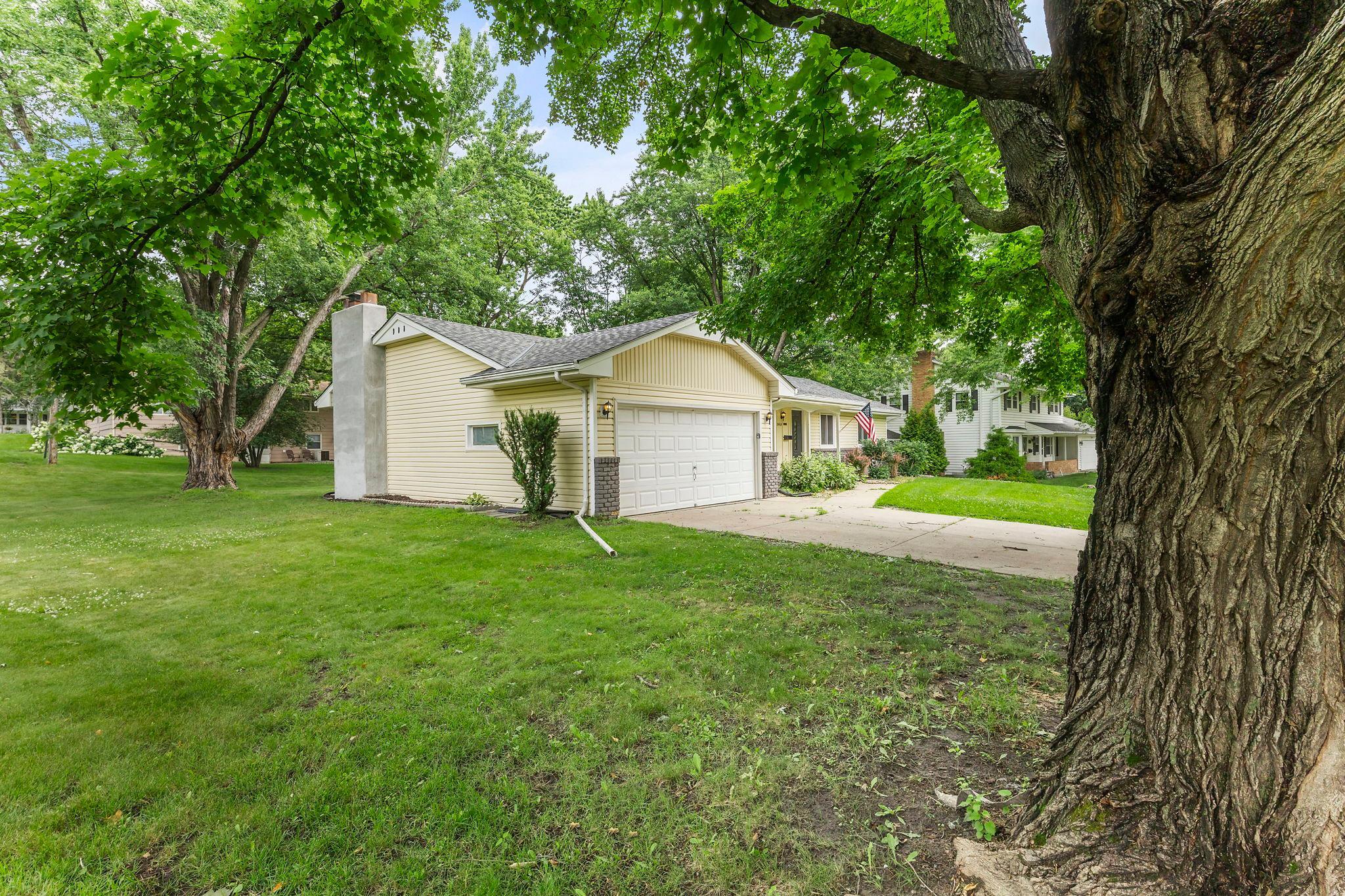 View of Residential at 8460 Westbend Road, Golden Valley MN 55427, Golden Valley (81 of 87) - Mike Wilen | Minnesota Team Real Estate