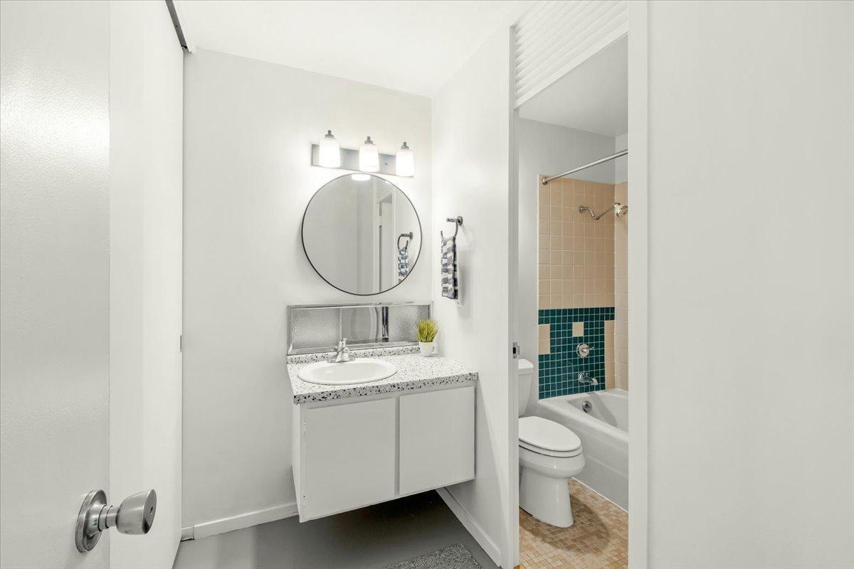 View of Residential at 15 1st Street #A414, Minneapolis MN 55401, Minneapolis (16 of 27) - Mike Wilen | Minnesota Team Real Estate