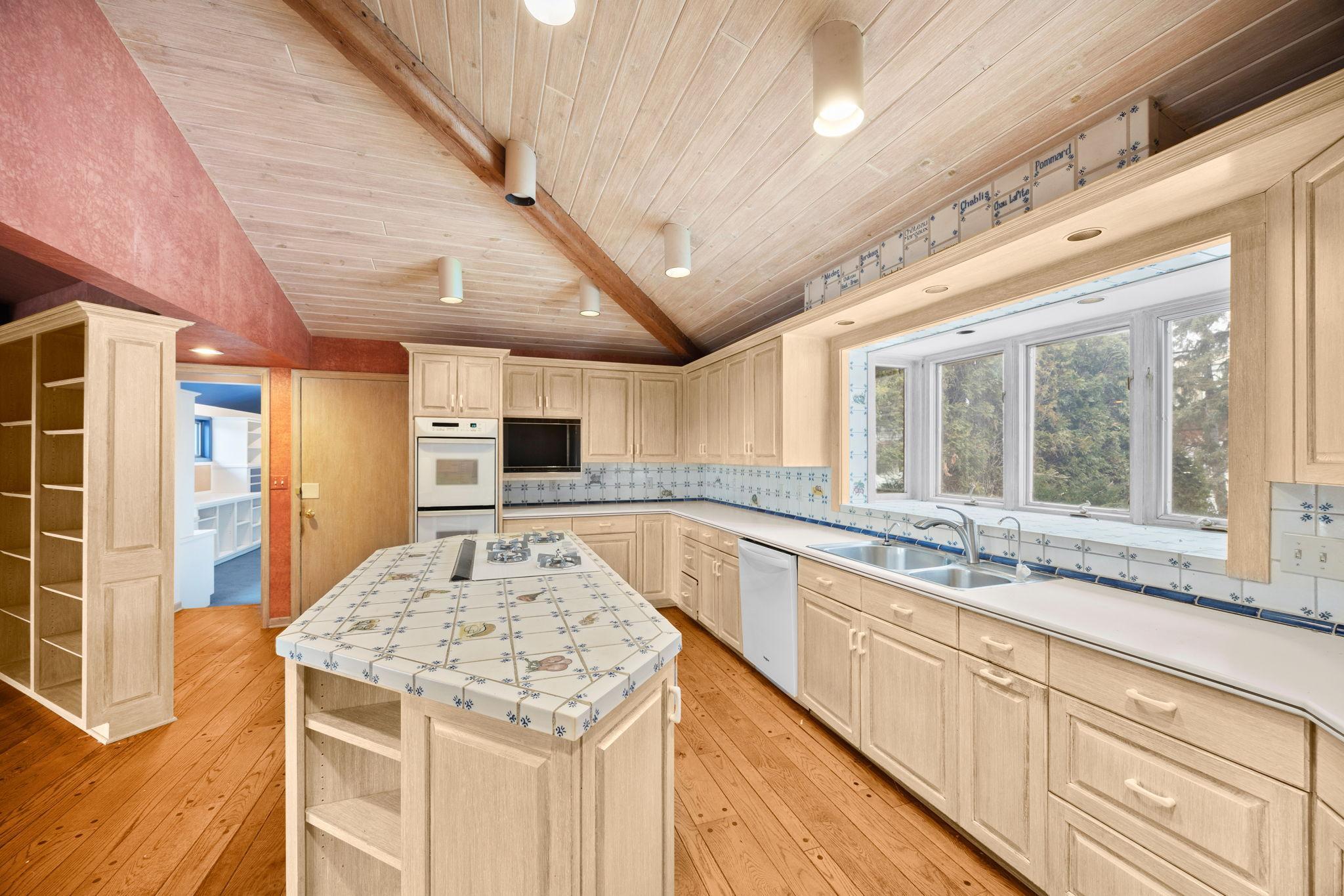 View of Residential at 1065 Edgewood Hills Road, Orono MN 55391, Orono (21 of 40) - Mike Wilen | Minnesota Team Real Estate