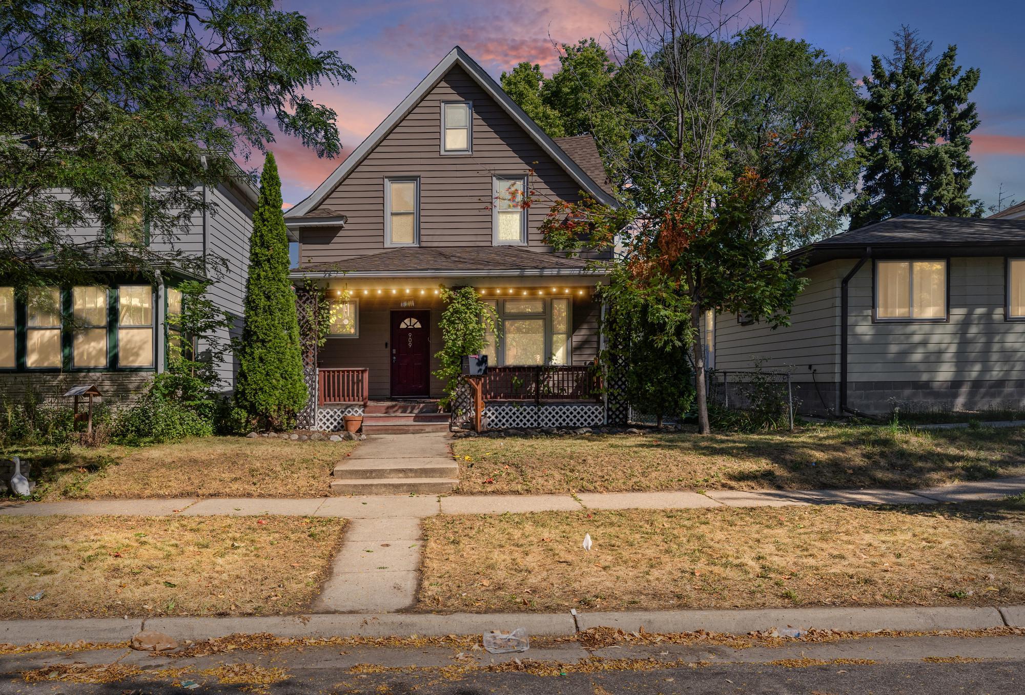 View of Residential at 909 Sherburne Avenue, Saint Paul MN 55104, Saint Paul (20 of 26) - Mike Wilen | Minnesota Team Real Estate