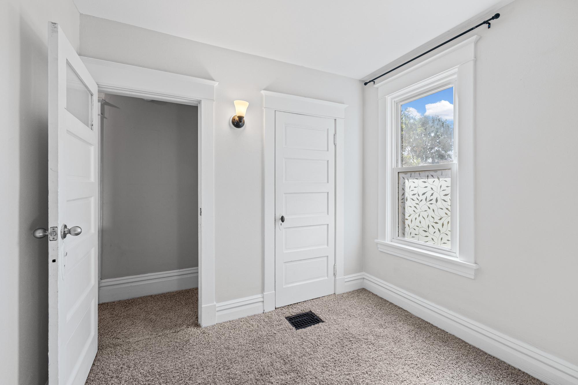 View of Residential at 909 Sherburne Avenue, Saint Paul MN 55104, Saint Paul (14 of 26) - Mike Wilen | Minnesota Team Real Estate