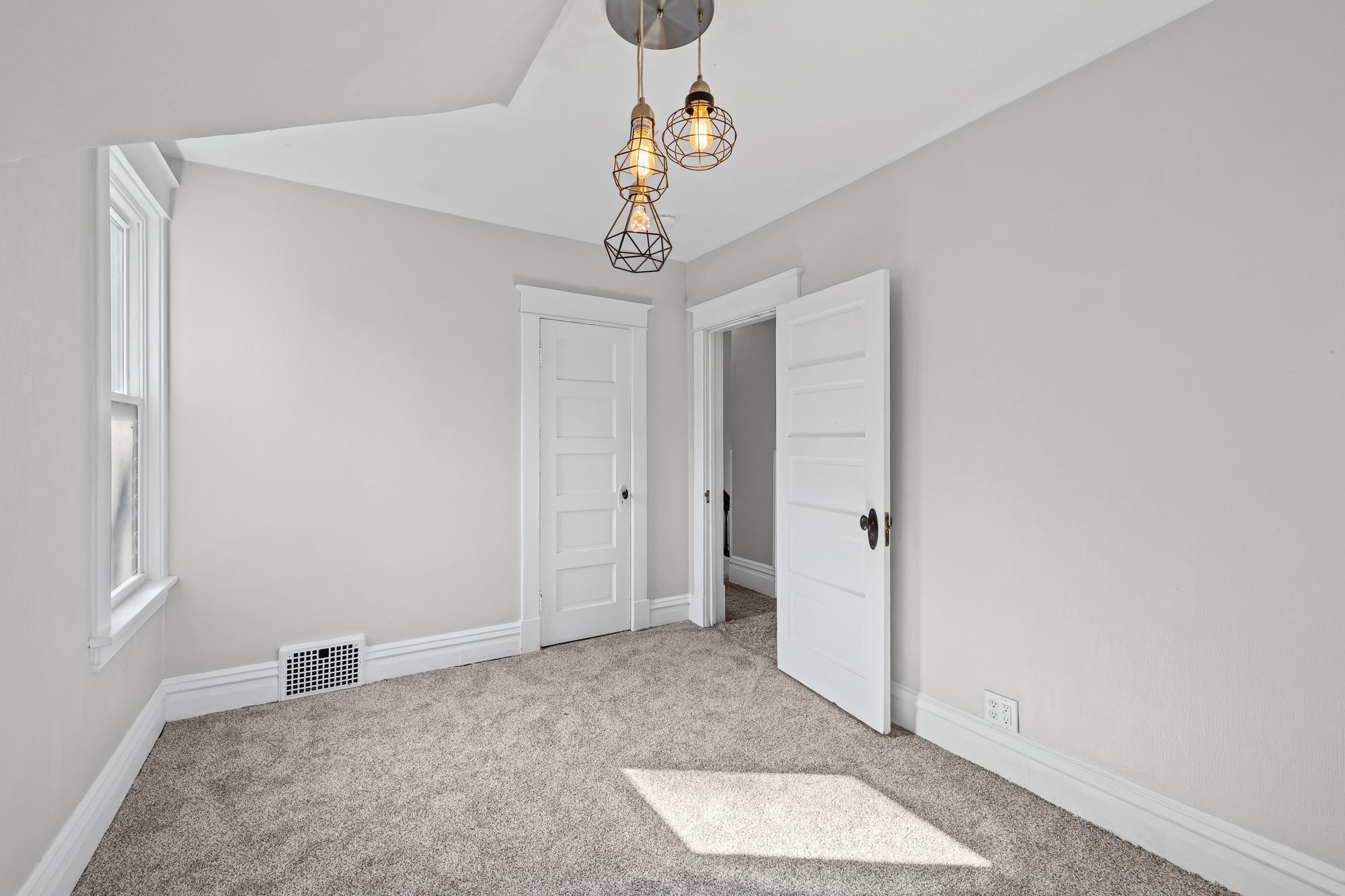 View of Residential at 909 Sherburne Avenue, Saint Paul MN 55104, Saint Paul (11 of 26) - Mike Wilen | Minnesota Team Real Estate