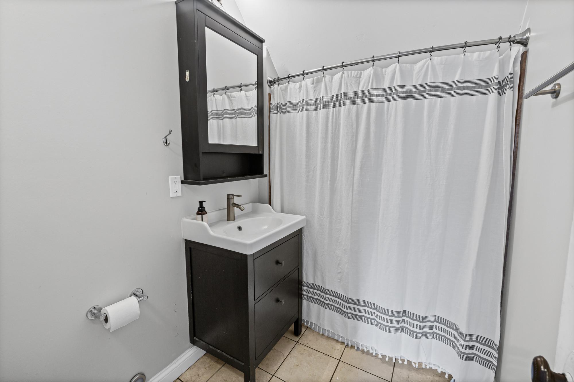 View of Residential at 909 Sherburne Avenue, Saint Paul MN 55104, Saint Paul (10 of 26) - Mike Wilen | Minnesota Team Real Estate