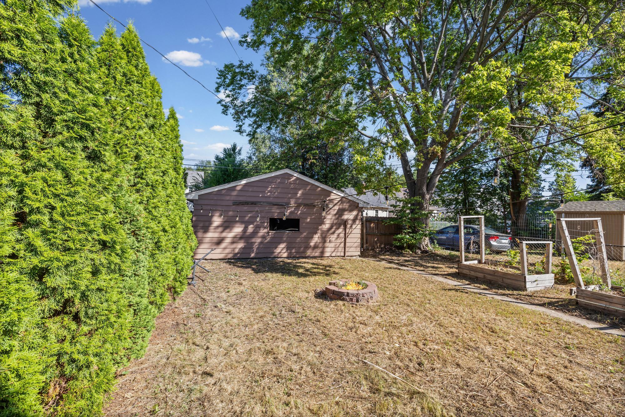 View of Residential at 909 Sherburne Avenue, Saint Paul MN 55104, Saint Paul (18 of 26) - Mike Wilen | Minnesota Team Real Estate