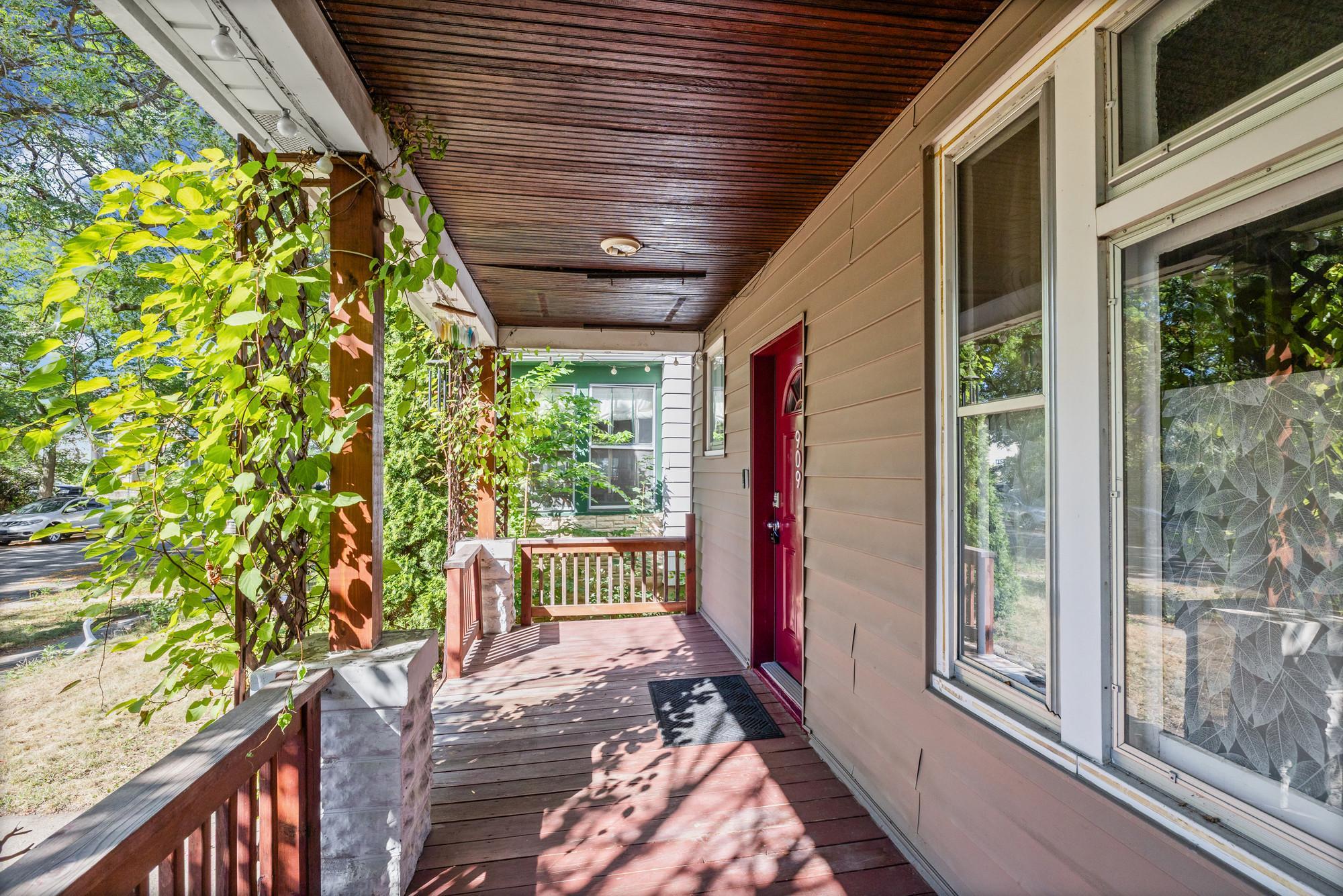 View of Residential at 909 Sherburne Avenue, Saint Paul MN 55104, Saint Paul (16 of 26) - Mike Wilen | Minnesota Team Real Estate