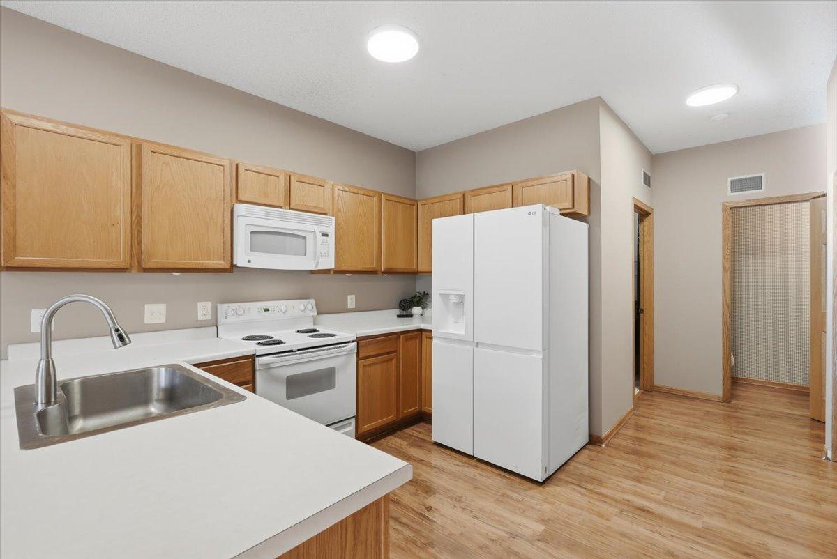 View of Residential at 537 Woodduck Drive #F, Woodbury MN 55125, Woodbury (10 of 31) - Mike Wilen | Minnesota Team Real Estate