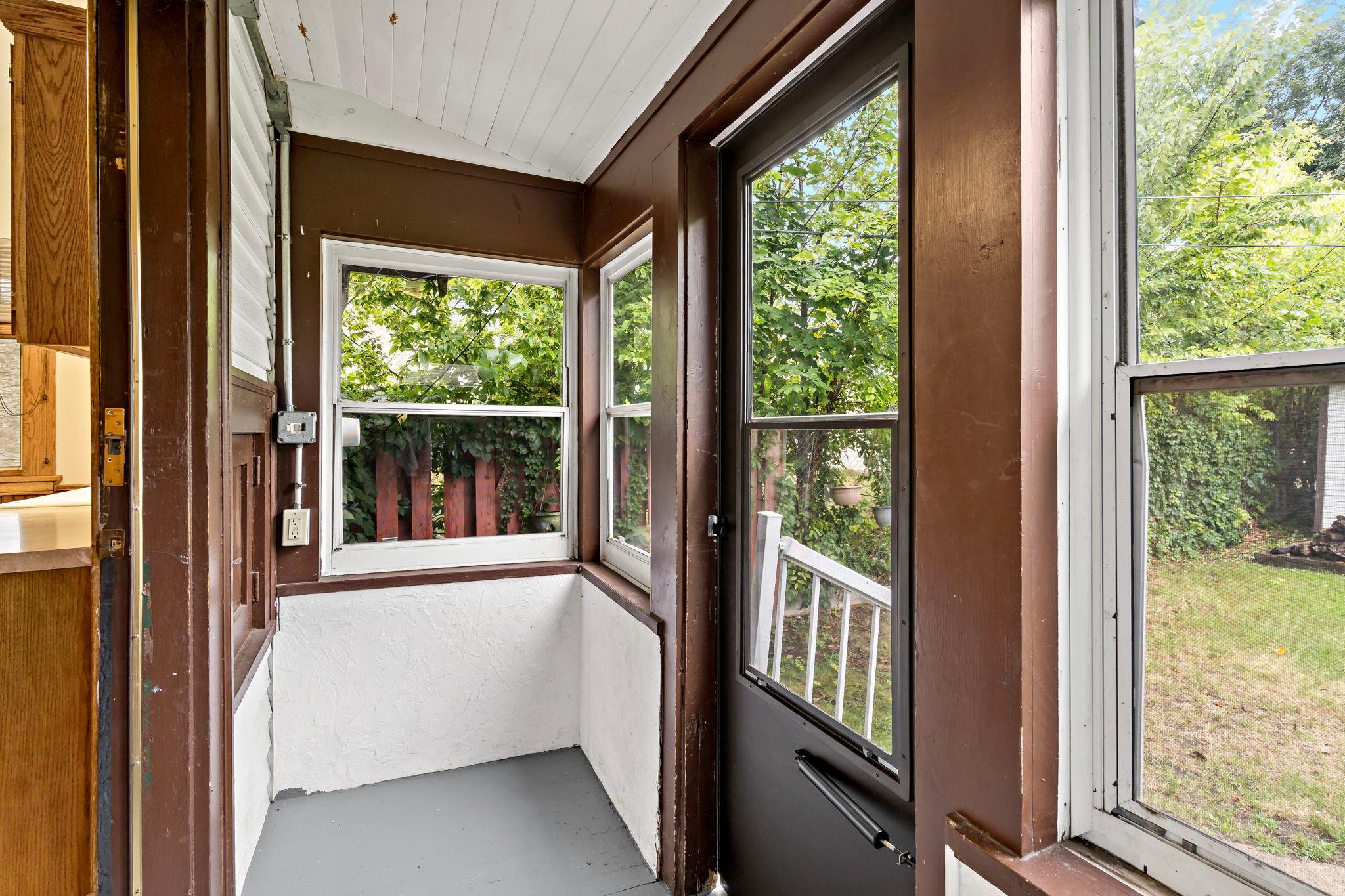 View of Residential at 1051 Sherburne Avenue, Saint Paul MN 55104, Saint Paul (41 of 46) - Mike Wilen | Minnesota Team Real Estate
