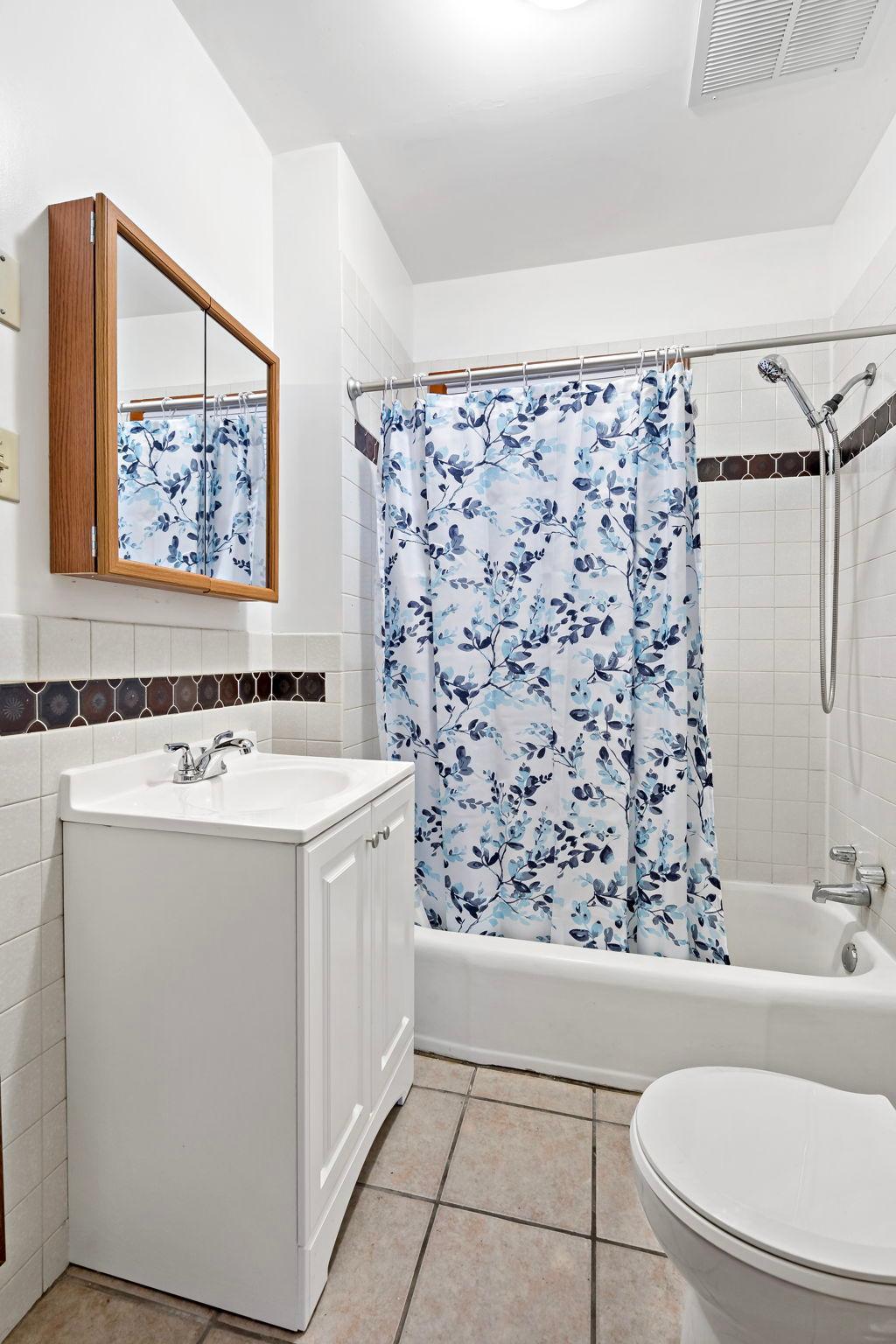 View of Residential at 1051 Sherburne Avenue, Saint Paul MN 55104, Saint Paul (16 of 29) - Mike Wilen | Minnesota Team Real Estate