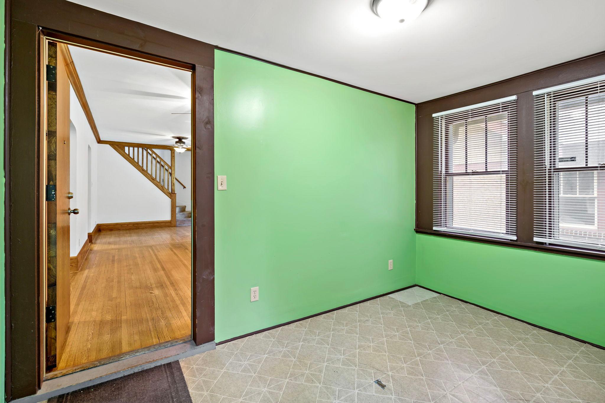 View of Residential at 1051 Sherburne Avenue, Saint Paul MN 55104, Saint Paul (36 of 46) - Mike Wilen | Minnesota Team Real Estate