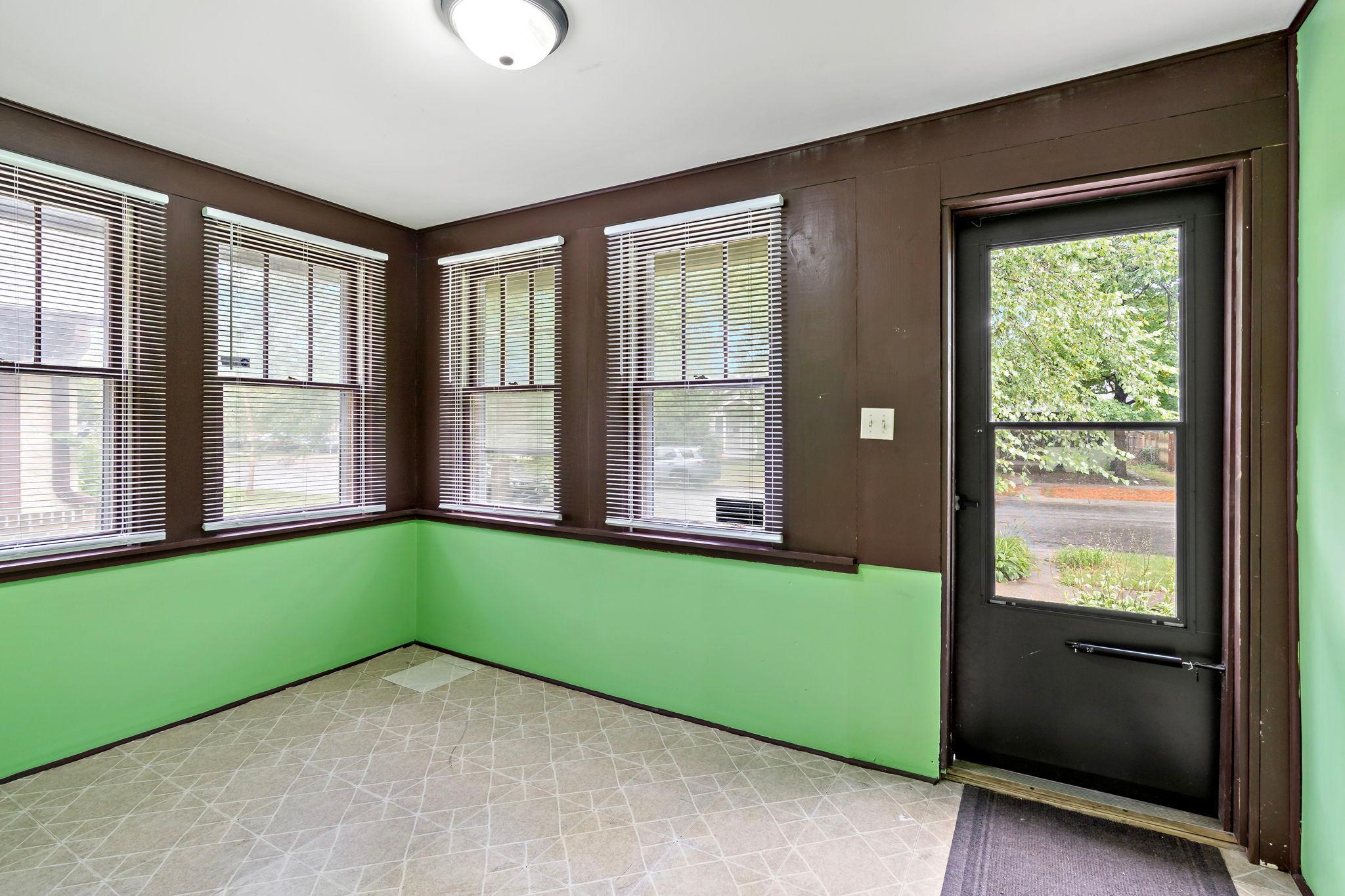 View of Residential at 1051 Sherburne Avenue, Saint Paul MN 55104, Saint Paul (35 of 46) - Mike Wilen | Minnesota Team Real Estate
