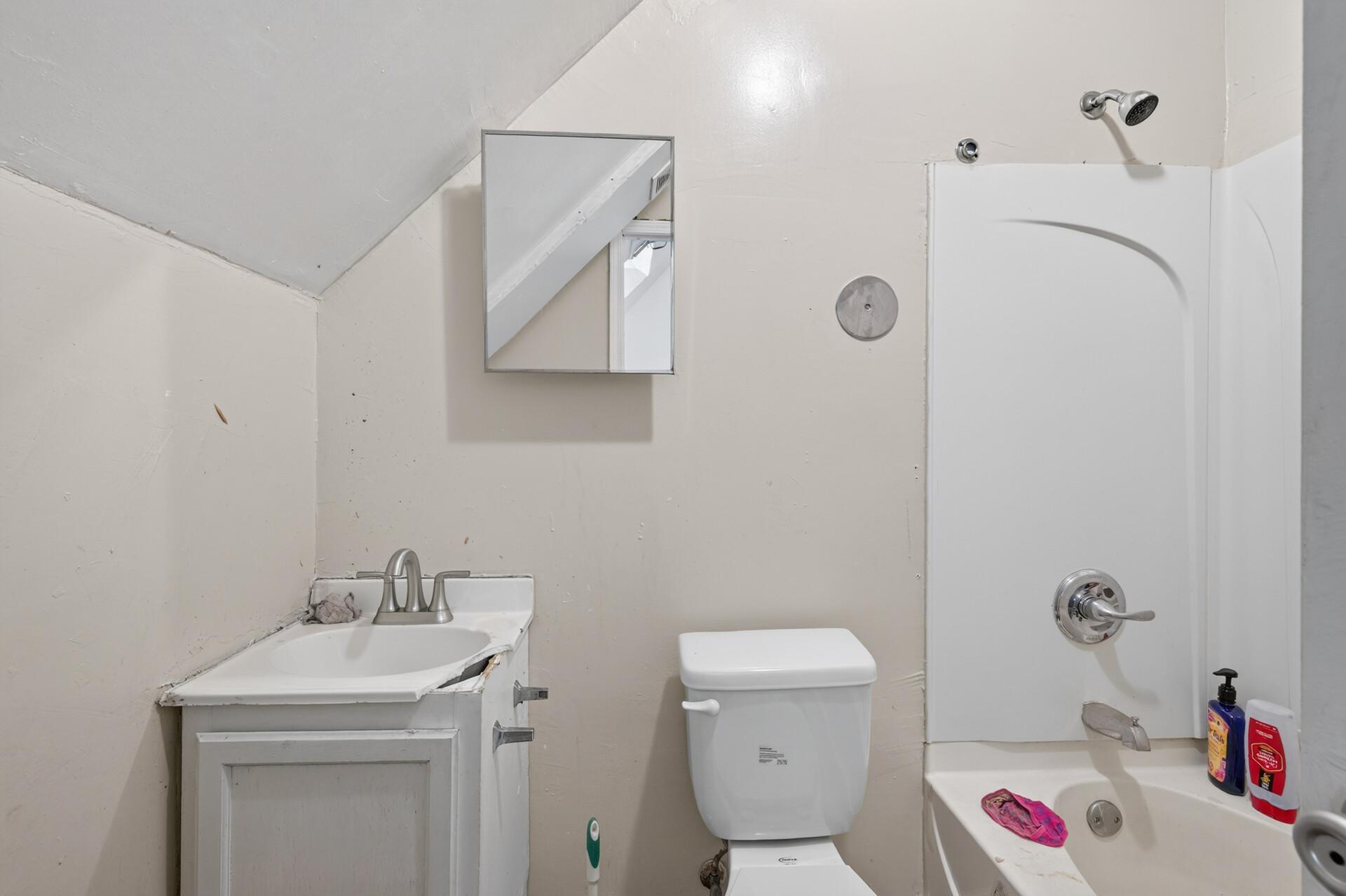 View of Residential Income at 2210 Oakland Avenue, Minneapolis MN 55404, Minneapolis (52 of 70) - Mike Wilen | Minnesota Team Real Estate