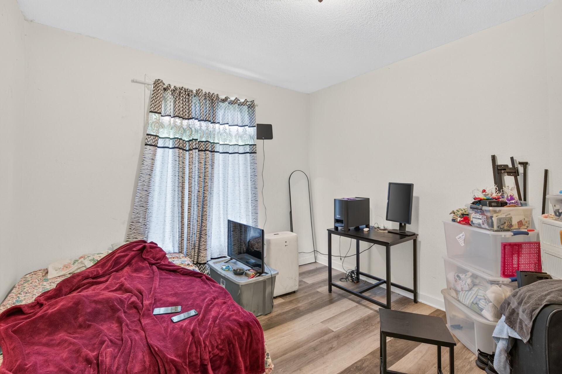 View of Residential Income at 2210 Oakland Avenue, Minneapolis MN 55404, Minneapolis (33 of 70) - Mike Wilen | Minnesota Team Real Estate
