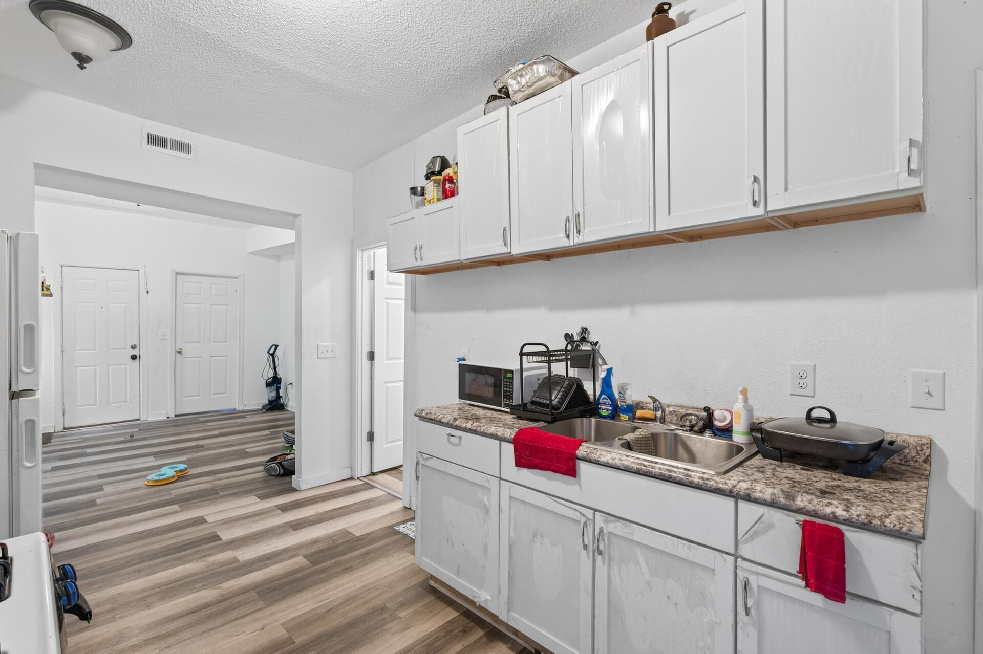 View of Residential Income at 2210 Oakland Avenue, Minneapolis MN 55404, Minneapolis (29 of 70) - Mike Wilen | Minnesota Team Real Estate
