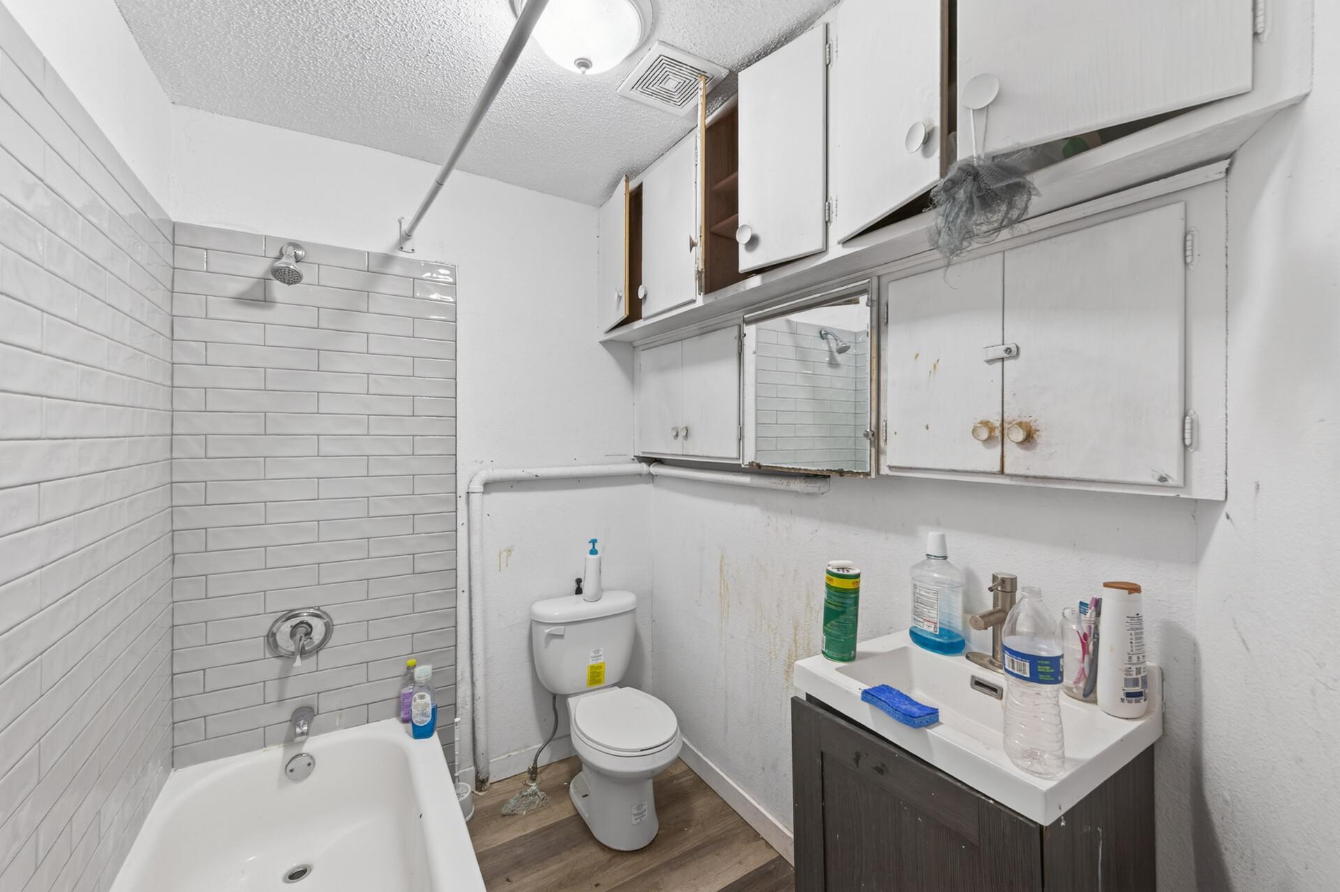 View of Residential Income at 2210 Oakland Avenue, Minneapolis MN 55404, Minneapolis (17 of 70) - Mike Wilen | Minnesota Team Real Estate