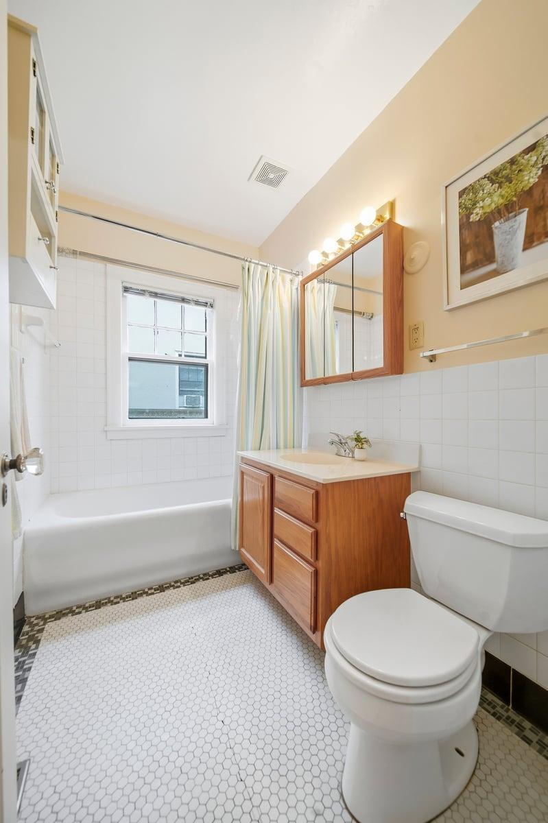 View of Residential Income at 3428 Hennepin Avenue, Minneapolis MN 55408, Minneapolis (17 of 59) - Mike Wilen | Minnesota Team Real Estate
