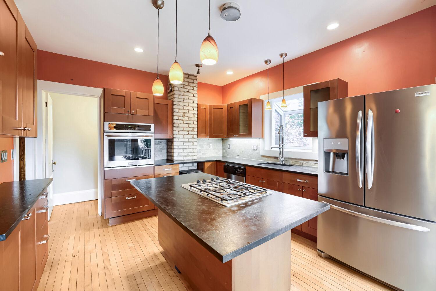 View of Residential at 1549 Edmund Avenue, Saint Paul MN 55104, Saint Paul (11 of 39) - Mike Wilen | Minnesota Team Real Estate