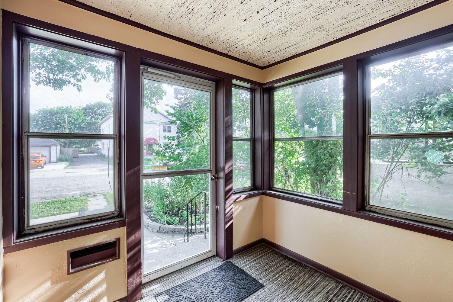 View of Residential at 1549 Edmund Avenue, Saint Paul MN 55104, Saint Paul (4 of 39) - Mike Wilen | Minnesota Team Real Estate