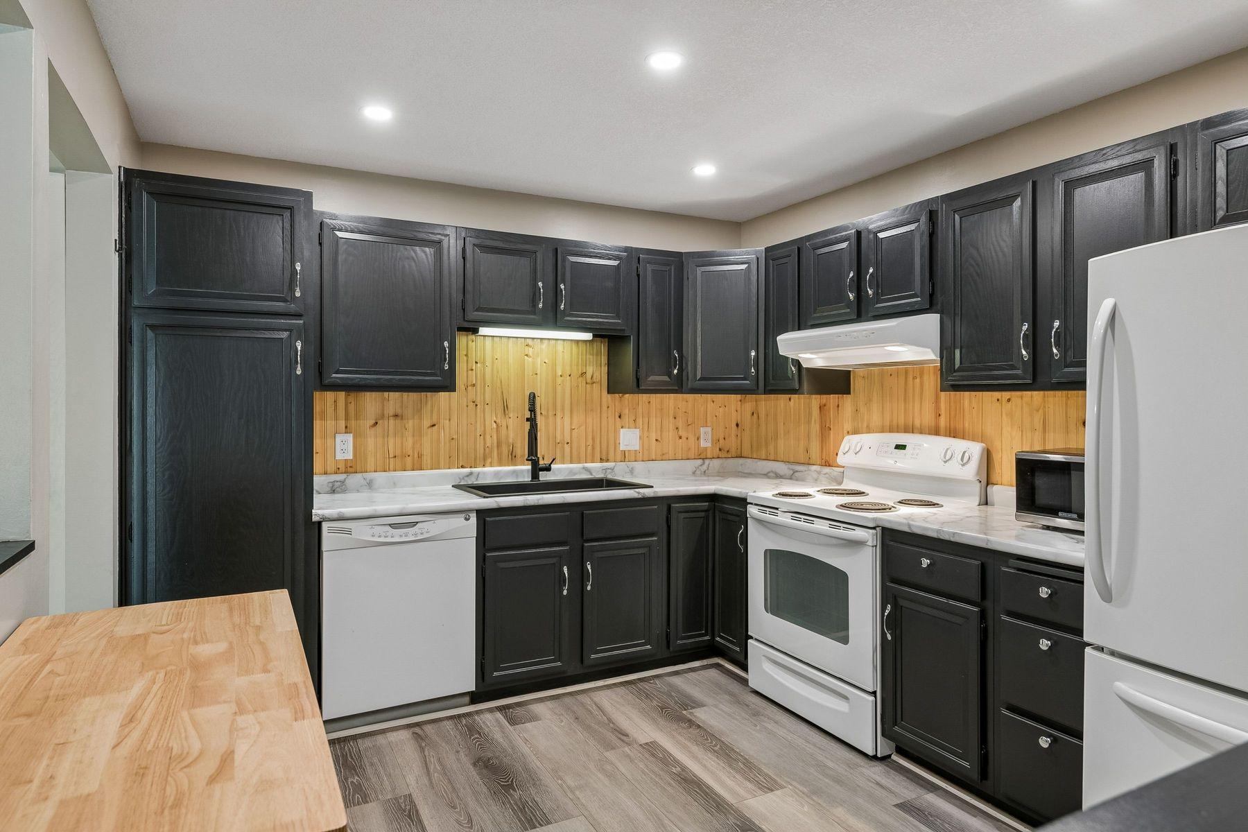 View of Residential at 10540 43rd Avenue #103, Plymouth MN 55442, Plymouth (16 of 37) - Mike Wilen | Minnesota Team Real Estate