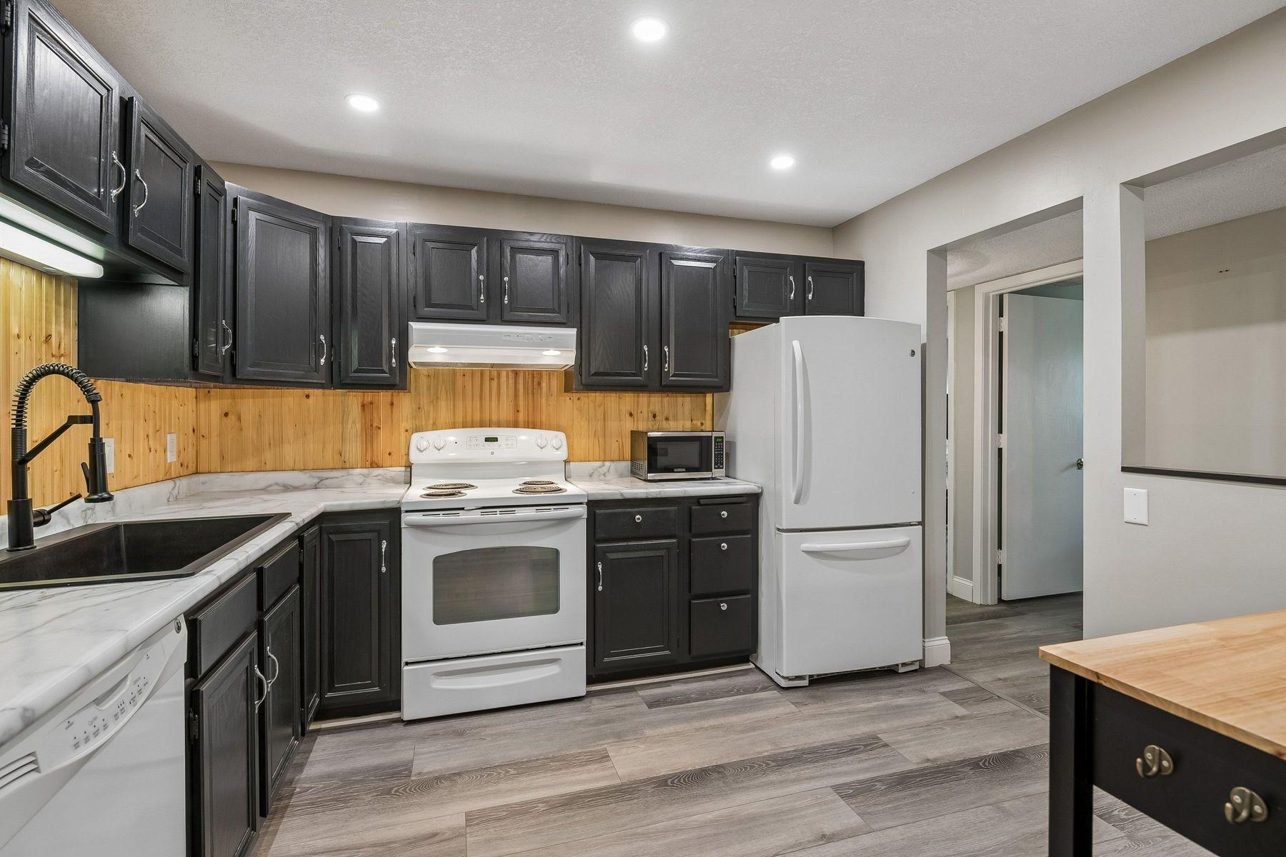 View of Residential at 10540 43rd Avenue #103, Plymouth MN 55442, Plymouth (12 of 37) - Mike Wilen | Minnesota Team Real Estate