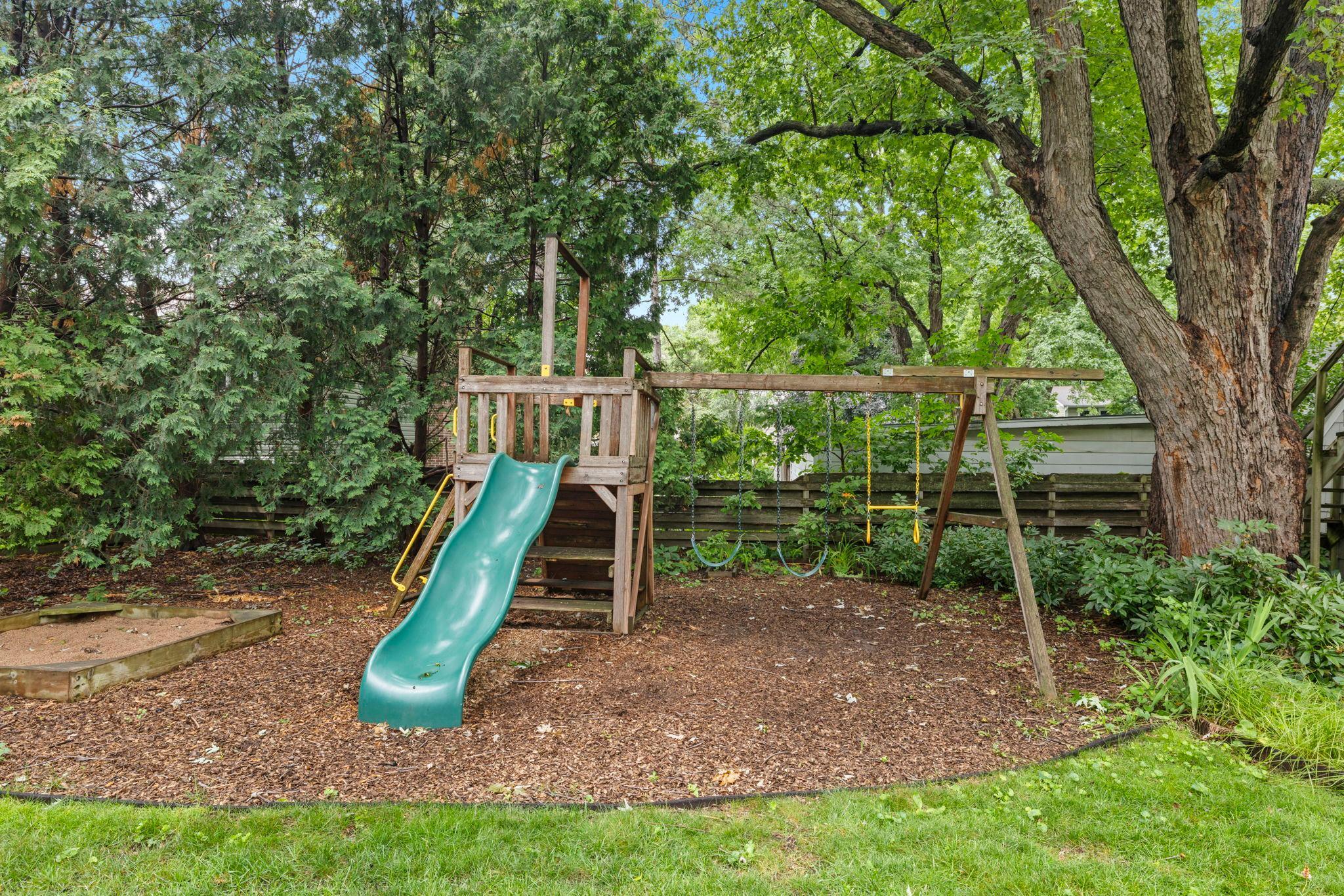 View of Residential at 1244 Roselawn Avenue, Roseville MN 55113, Roseville (82 of 87) - Mike Wilen | Minnesota Team Real Estate