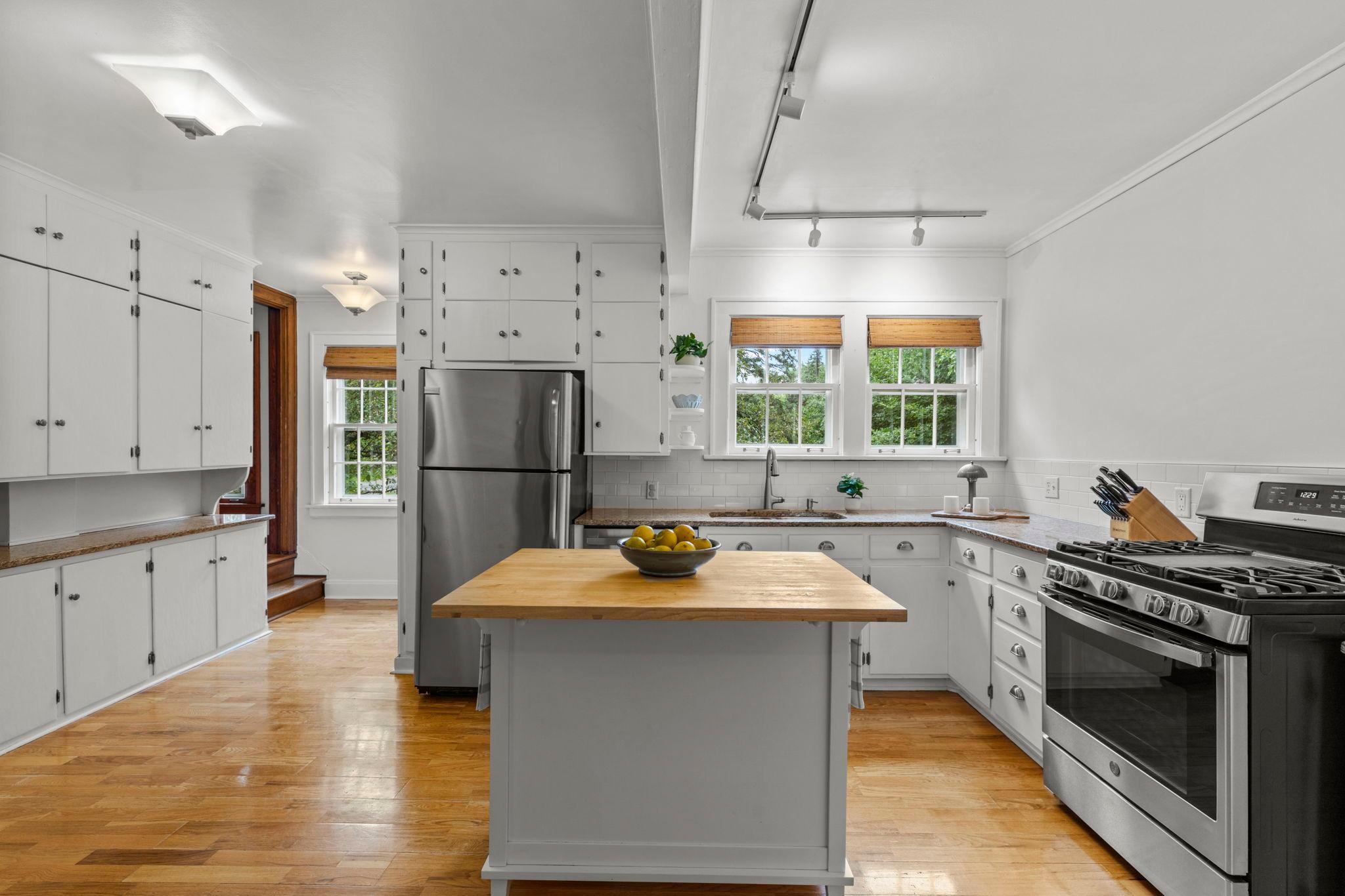 View of Residential at 1244 Roselawn Avenue, Roseville MN 55113, Roseville (29 of 87) - Mike Wilen | Minnesota Team Real Estate