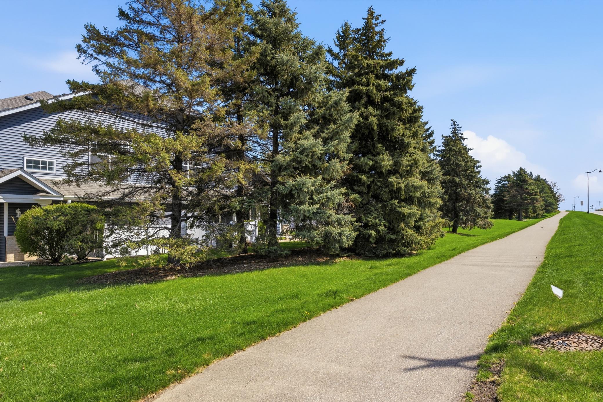View of Residential at 401 Hickory Lane, Oakdale MN 55128, Oakdale (24 of 26) - Mike Wilen | Minnesota Team Real Estate