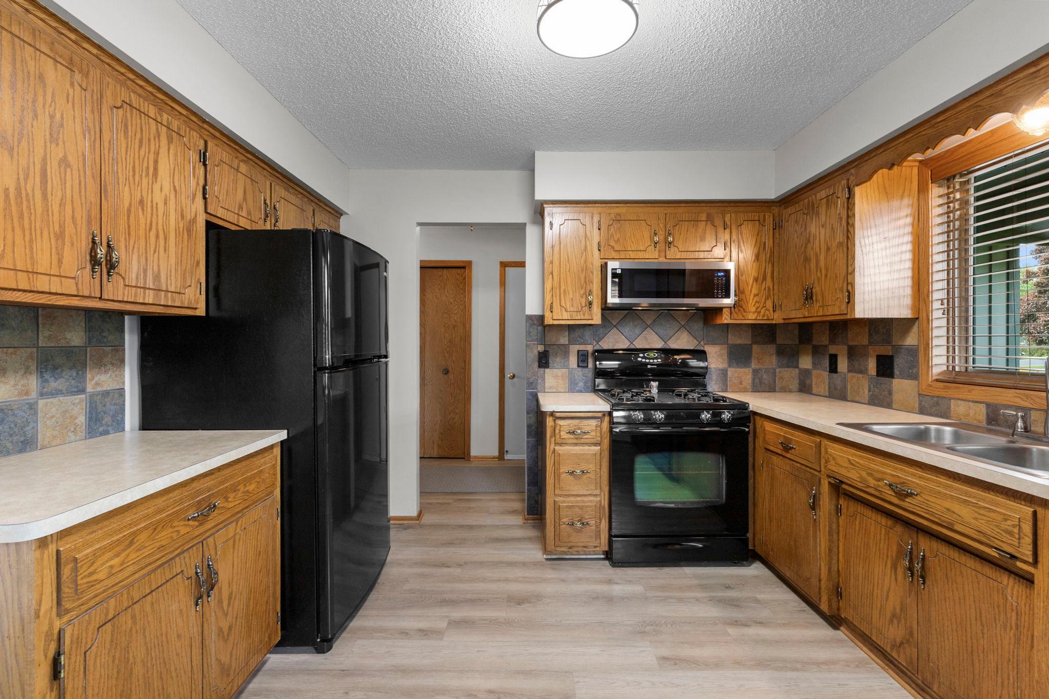 View of Residential at 1009 Gramsey Place, Burnsville MN 55306, Burnsville (6 of 59) - Mike Wilen | Minnesota Team Real Estate
