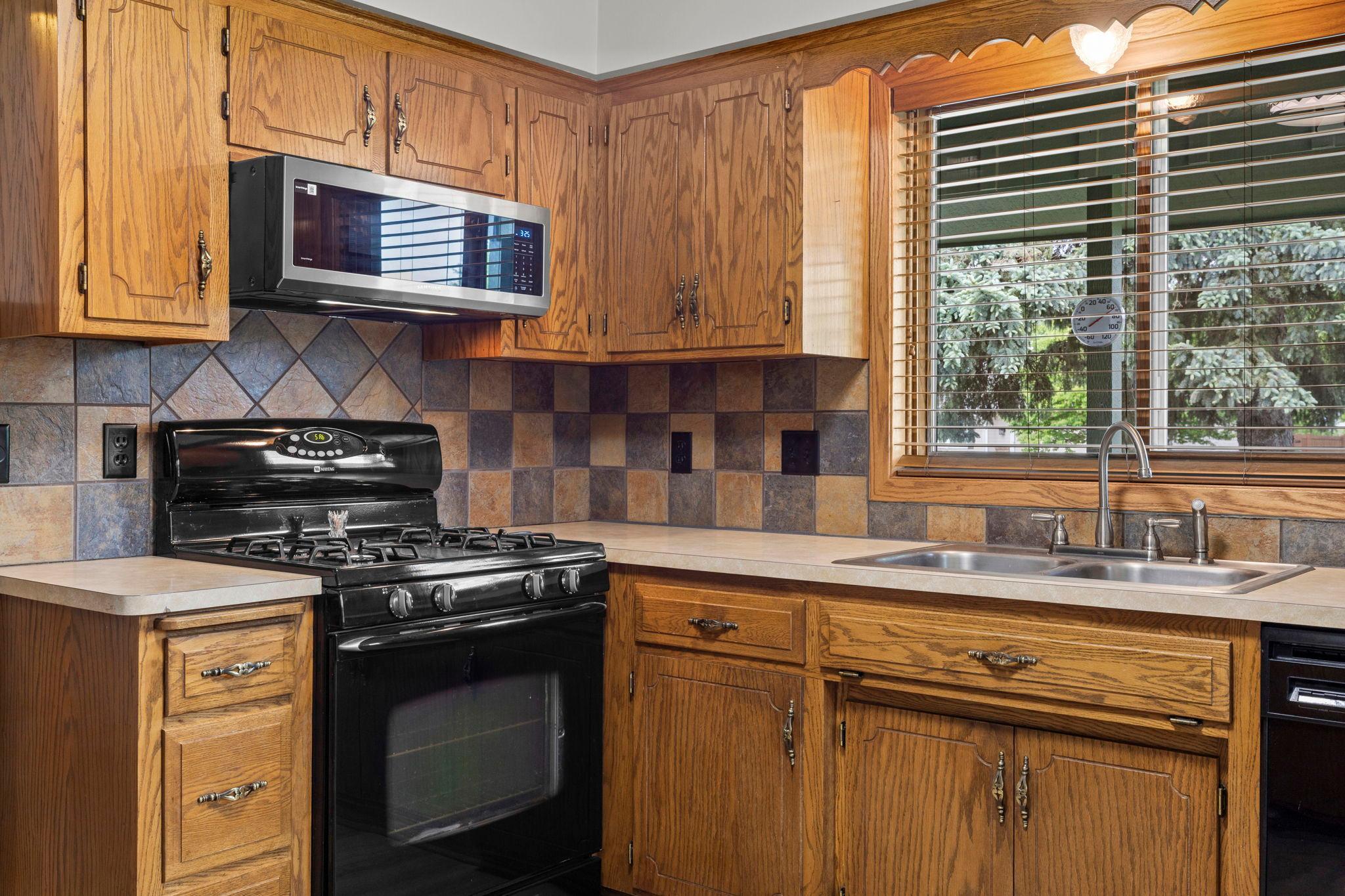 View of Residential at 1009 Gramsey Place, Burnsville MN 55306, Burnsville (8 of 59) - Mike Wilen | Minnesota Team Real Estate
