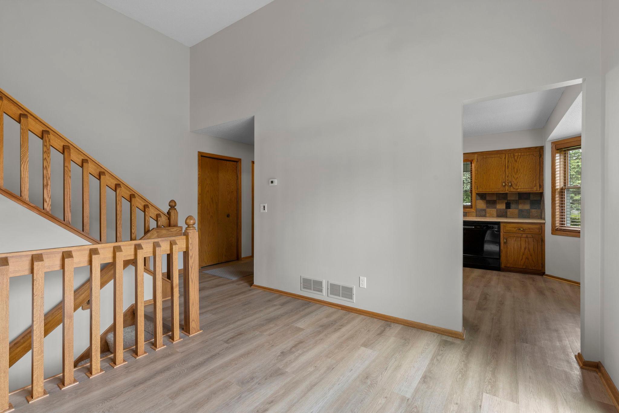 View of Residential at 1009 Gramsey Place, Burnsville MN 55306, Burnsville (15 of 59) - Mike Wilen | Minnesota Team Real Estate