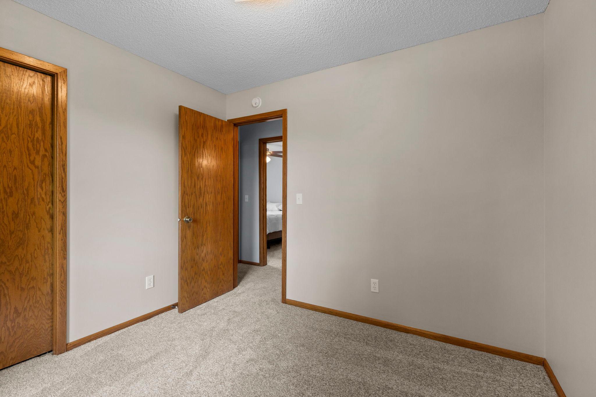 View of Residential at 1009 Gramsey Place, Burnsville MN 55306, Burnsville (28 of 59) - Mike Wilen | Minnesota Team Real Estate