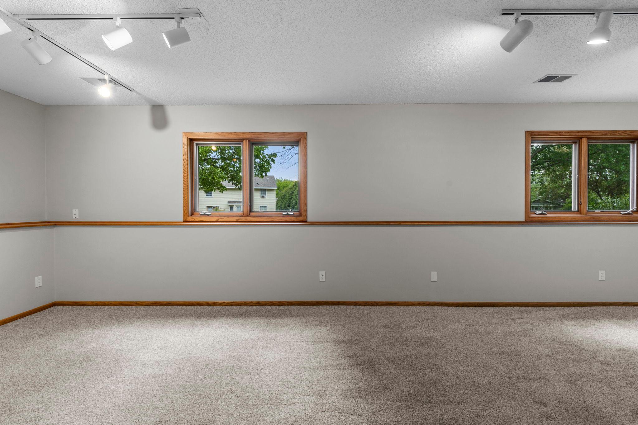 View of Residential at 1009 Gramsey Place, Burnsville MN 55306, Burnsville (35 of 59) - Mike Wilen | Minnesota Team Real Estate