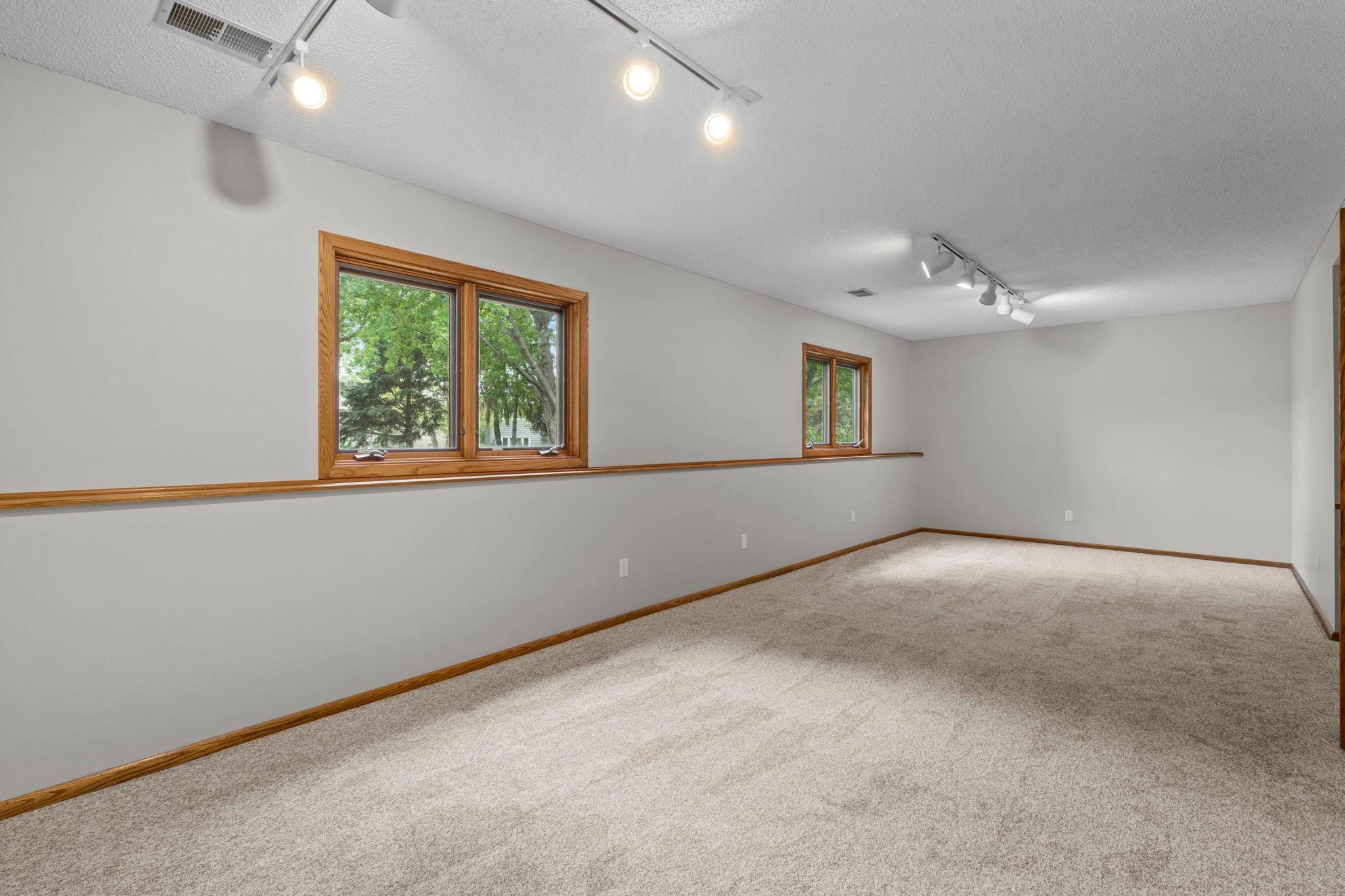 View of Residential at 1009 Gramsey Place, Burnsville MN 55306, Burnsville (36 of 59) - Mike Wilen | Minnesota Team Real Estate