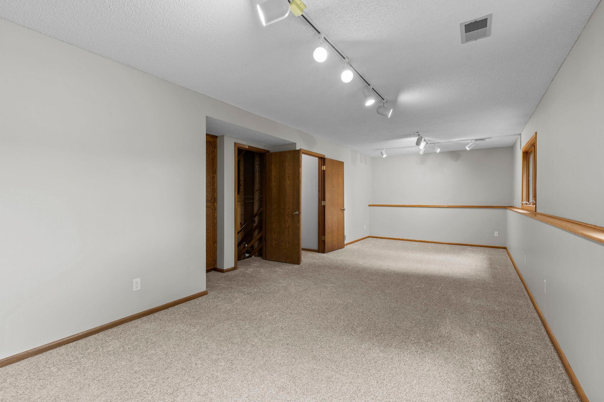 View of Residential at 1009 Gramsey Place, Burnsville MN 55306, Burnsville (38 of 59) - Mike Wilen | Minnesota Team Real Estate