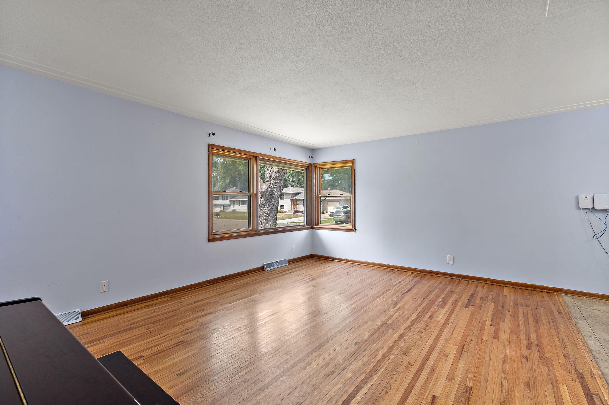 View of Residential at 6924 Scott Avenue, Brooklyn Center MN 55429, Brooklyn Center (5 of 42) - Mike Wilen | Minnesota Team Real Estate
