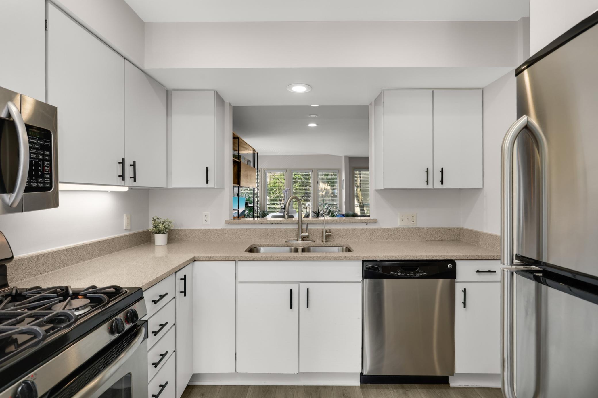 View of Residential at 826 Summit Avenue, Minneapolis MN 55403, Minneapolis (14 of 40) - Mike Wilen | Minnesota Team Real Estate