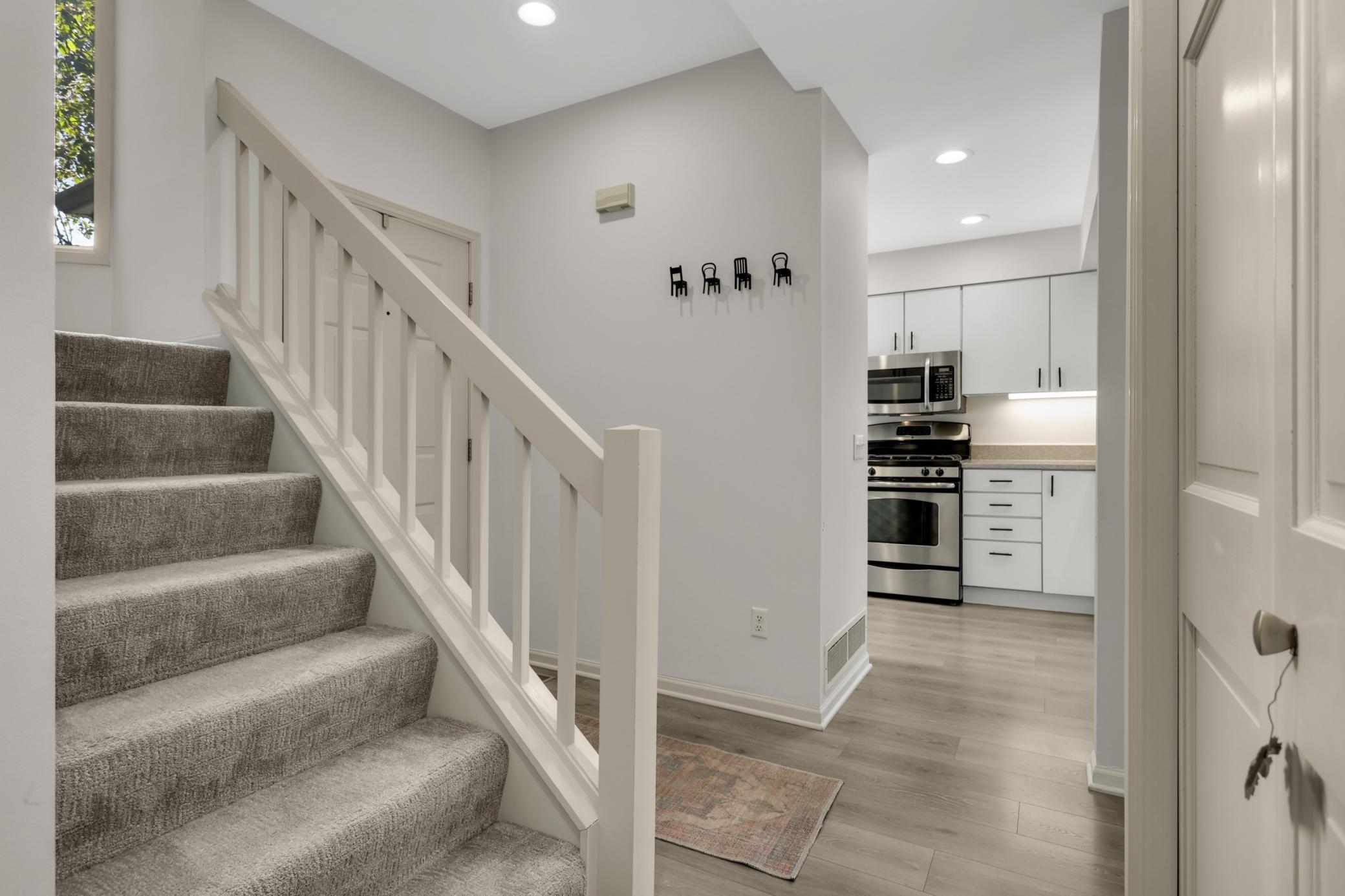 View of Residential at 826 Summit Avenue, Minneapolis MN 55403, Minneapolis (19 of 40) - Mike Wilen | Minnesota Team Real Estate